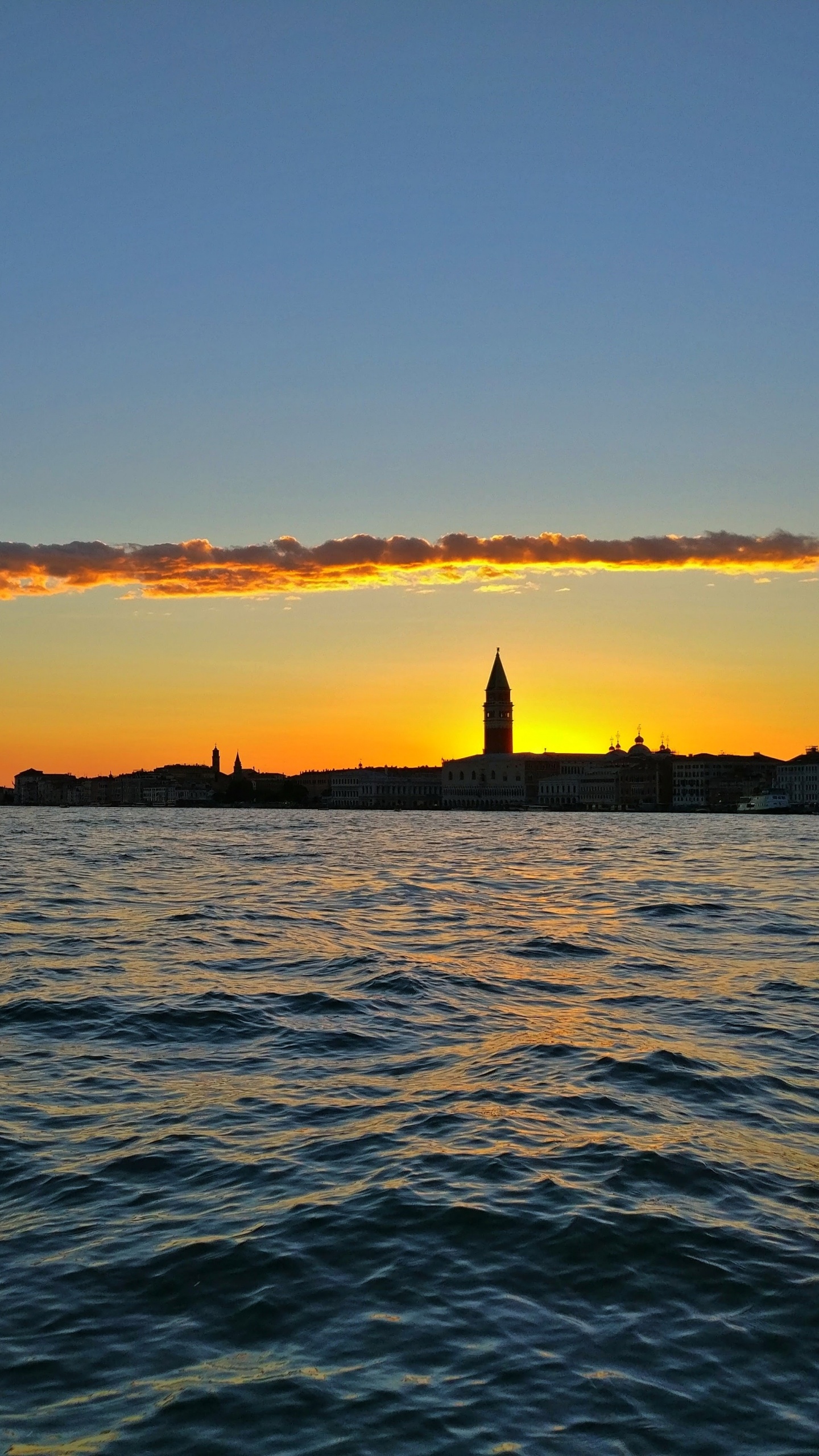 Обои горизонт, рассвет, закат, вода, вечер в разрешении 1440x2560