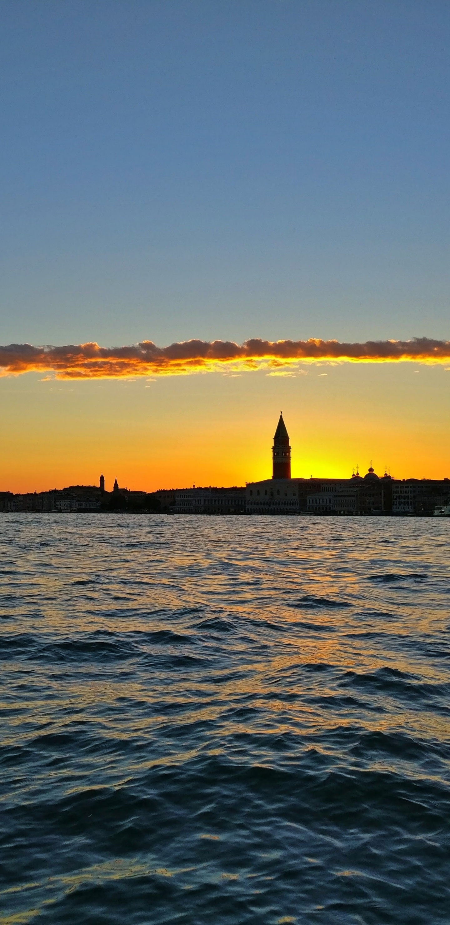 Обои горизонт, рассвет, закат, вода, вечер в разрешении 1440x2960