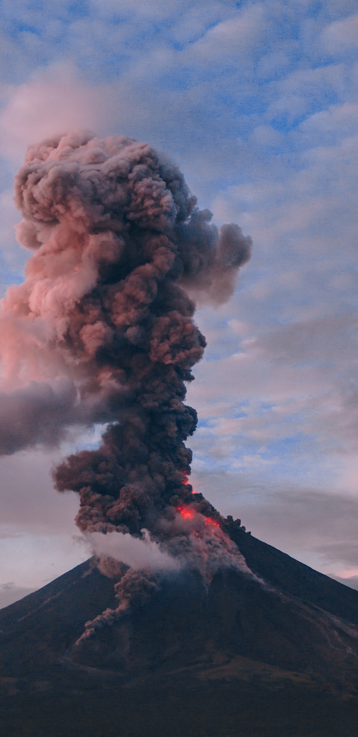 Обои вулкан, типы вулканических извержений, щитовой вулкан, дым, загрязнение в разрешении 1440x2960