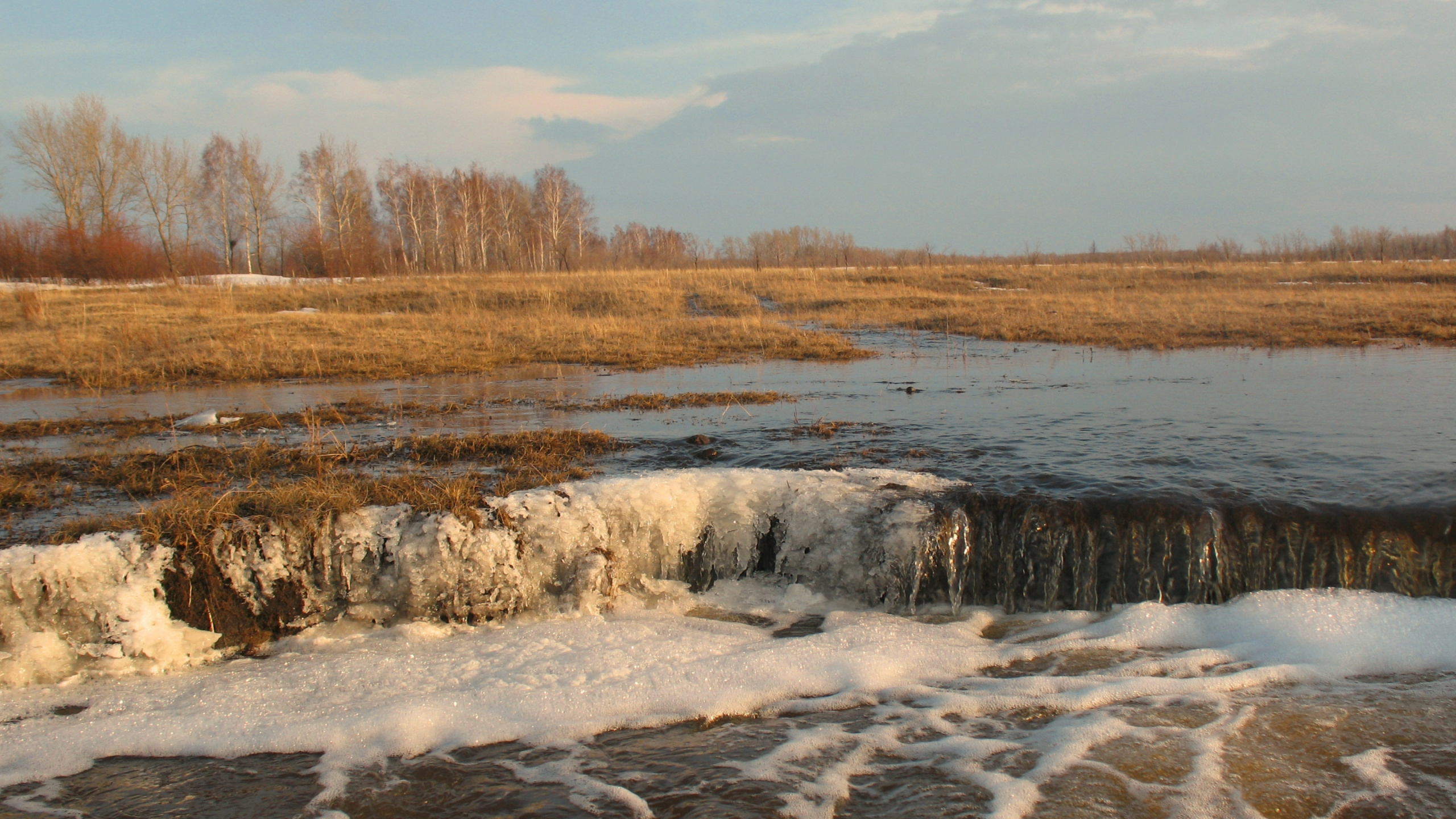 Обои вода, Банк, реки, снег, болота в разрешении 2560x1440
