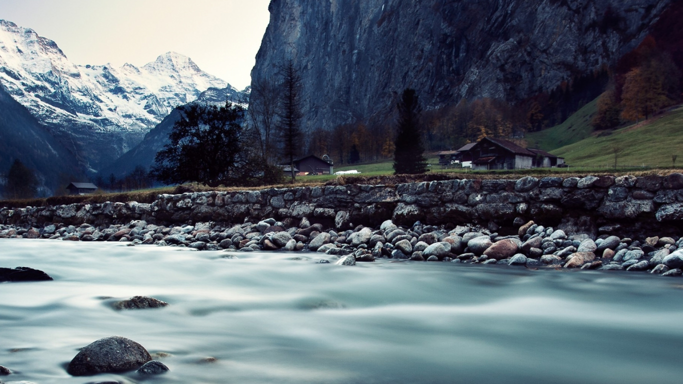 Обои водоем, природа, природный ландшафт, горный рельеф, вода в разрешении 1366x768