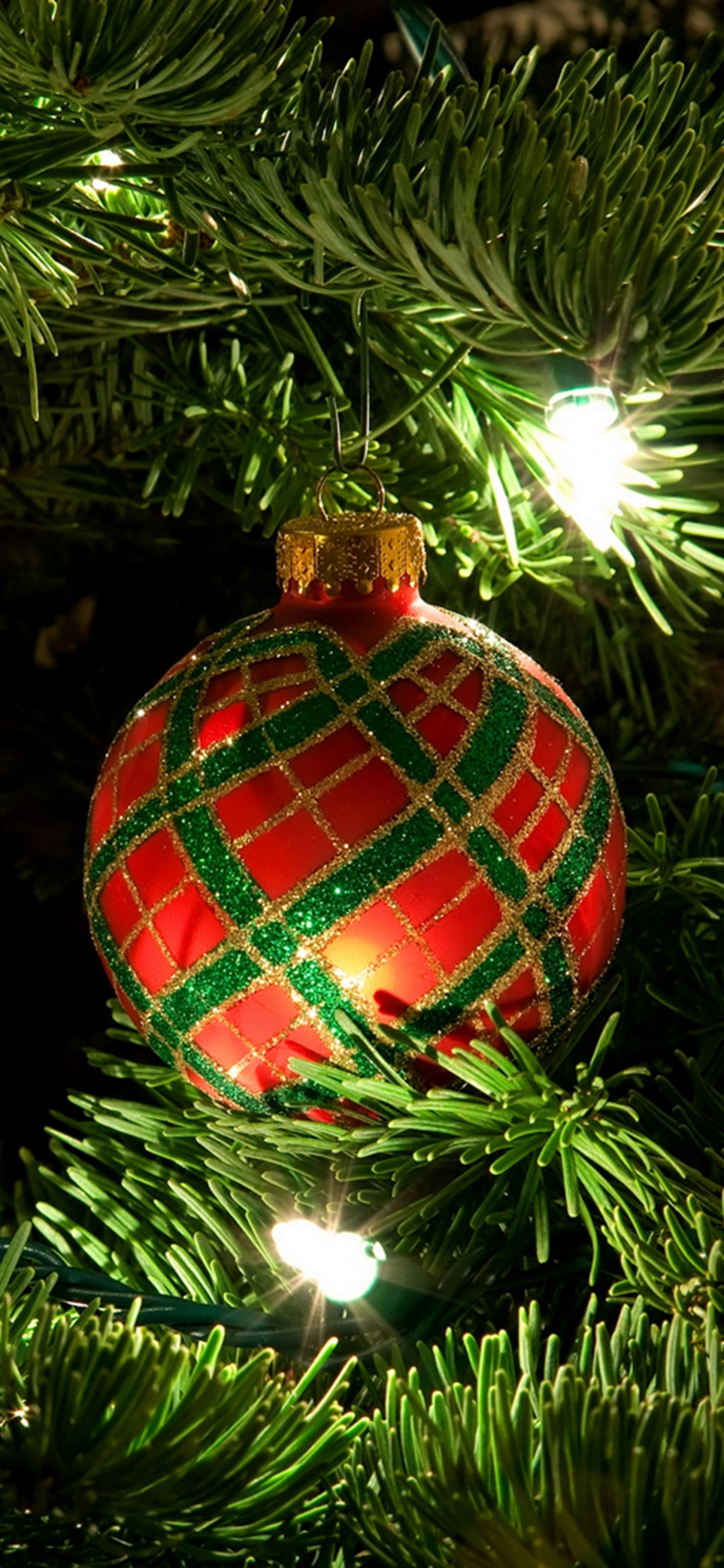 Обои Рождественский день, рождественский орнамент, Рождество, Рождественские украшения, елка в разрешении 1242x2688