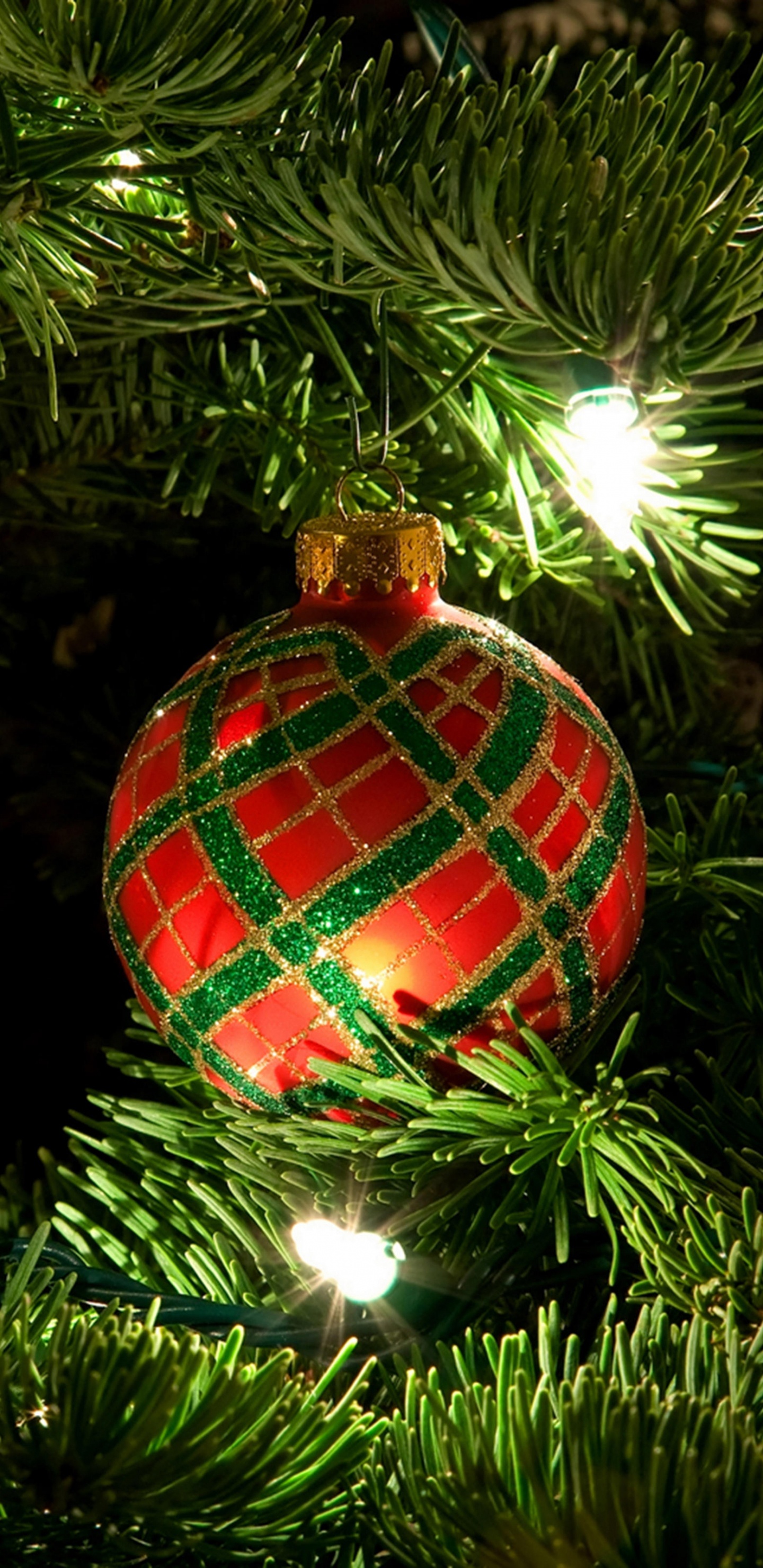 Обои Рождественский день, рождественский орнамент, Рождество, Рождественские украшения, елка в разрешении 1440x2960