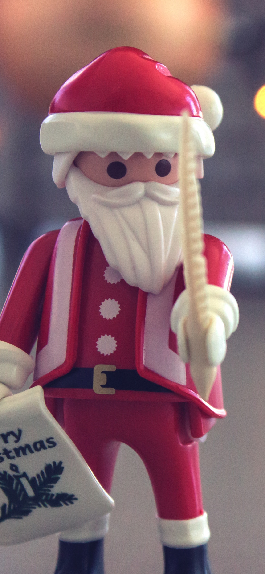 Обои Санта-Клаус, Рождественский день, игрушка, Рождество, палец в разрешении 1125x2436
