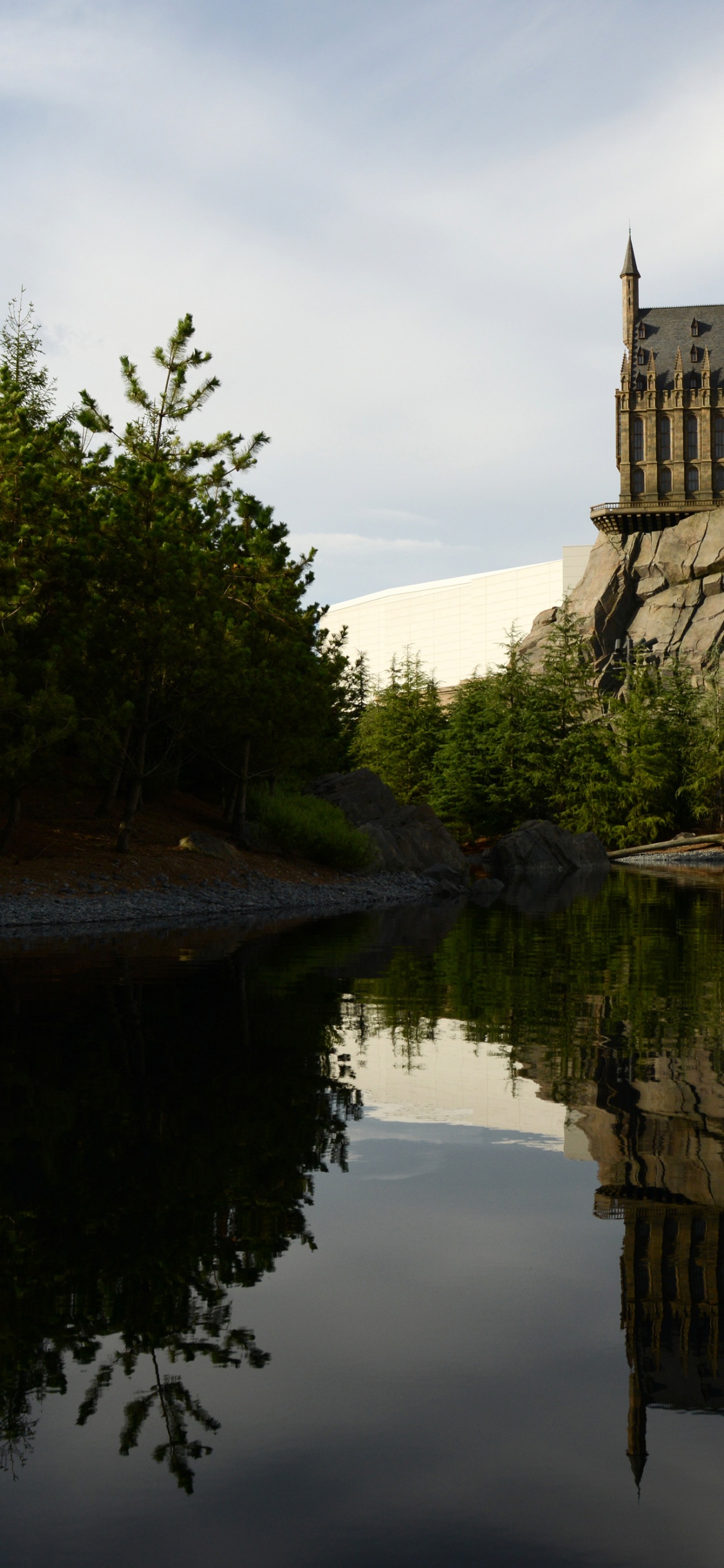 Обои Универсальные Студии Японии, Волшебный мир Гарри Поттера, Гарри Поттер, парк развлечений, отражение в разрешении 1125x2436