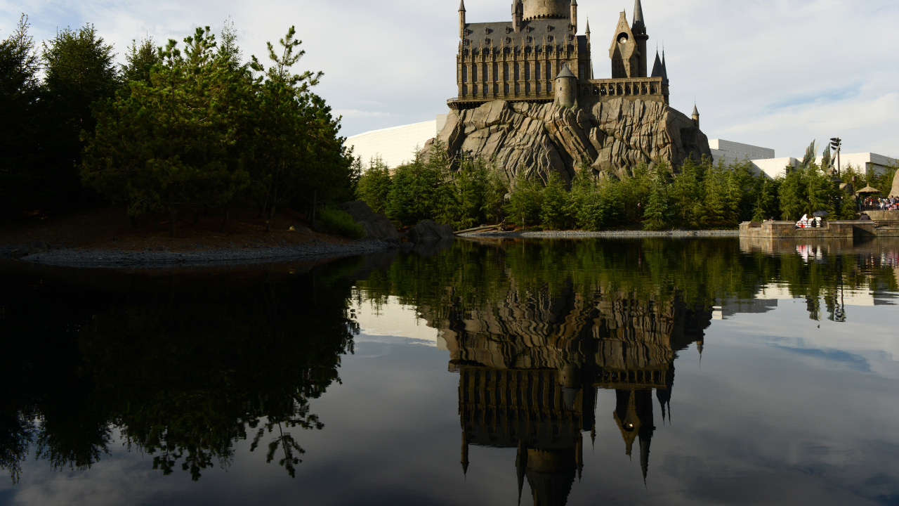 Обои Универсальные Студии Японии, Волшебный мир Гарри Поттера, Гарри Поттер, парк развлечений, отражение в разрешении 1280x720
