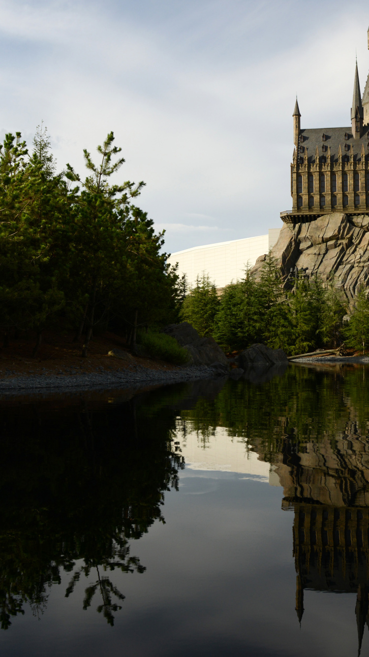 Обои Универсальные Студии Японии, Волшебный мир Гарри Поттера, Гарри Поттер, парк развлечений, отражение в разрешении 750x1334
