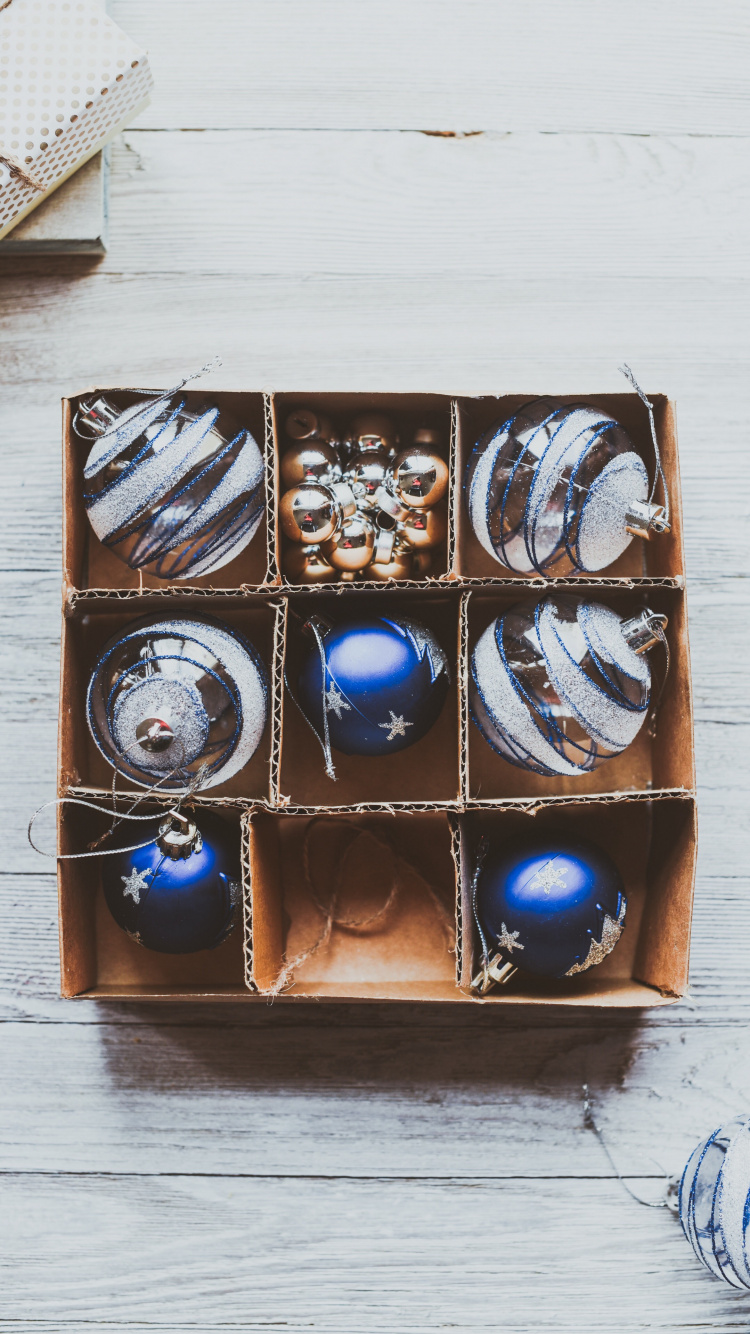 Обои Рождество, Рождественские украшения, Новый год, праздник, коричневый цвет в разрешении 750x1334