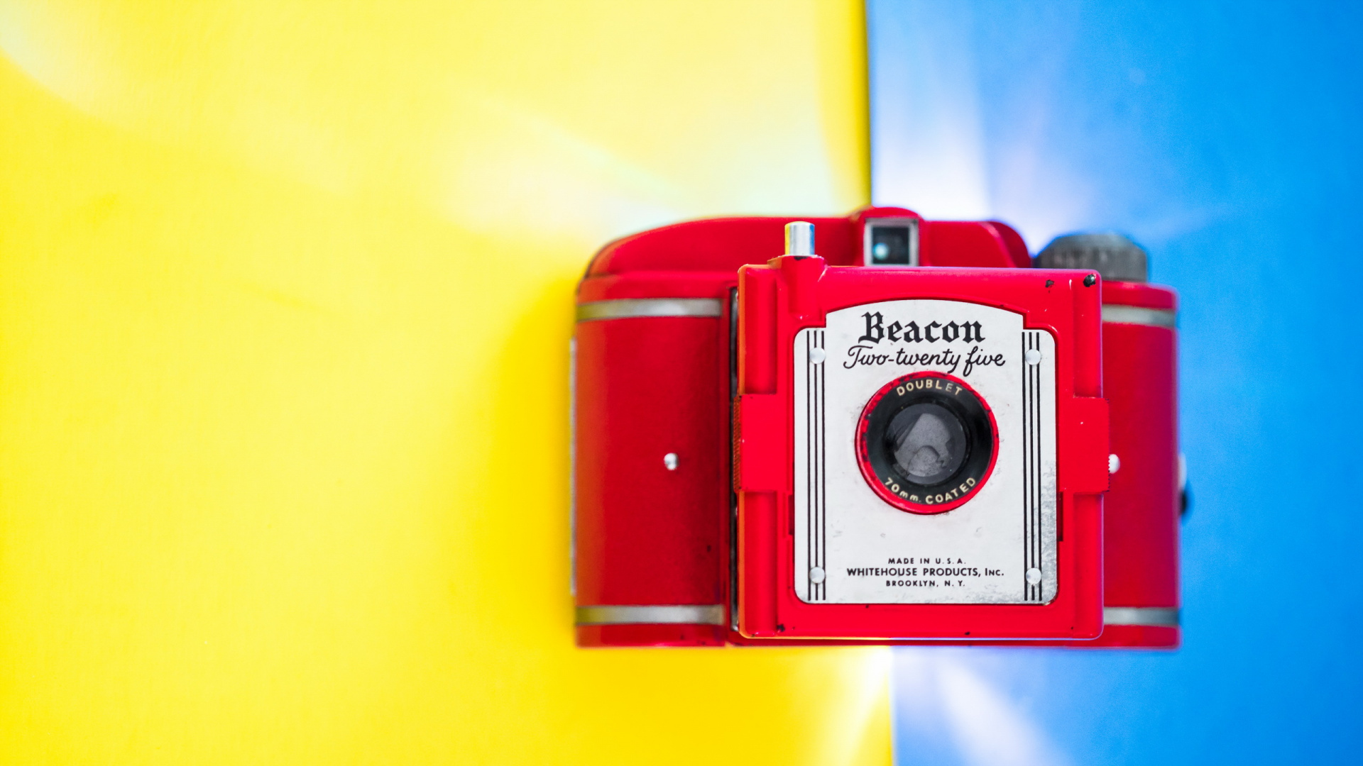 Обои цифровой фотоаппарат, камера, красный цвет, желтый, оптика камеры в разрешении 1920x1080