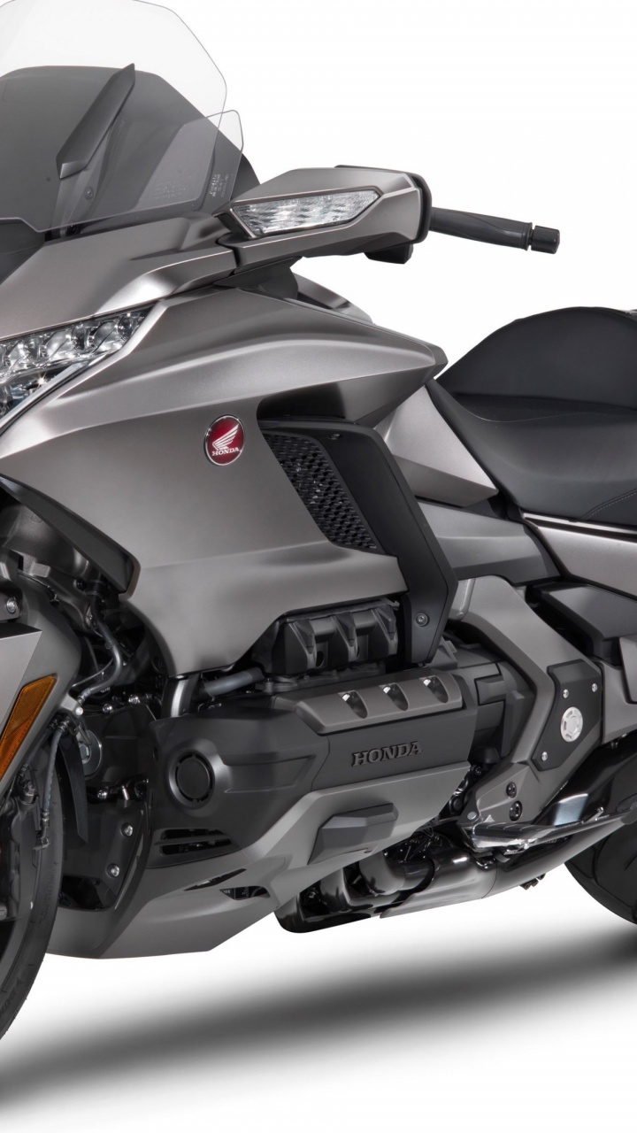Обои модель 2018 honda goldwing, Honda Золото Крыло, Honda Motor Company, мотоцикл, туристический мотоцикл в разрешении 720x1280