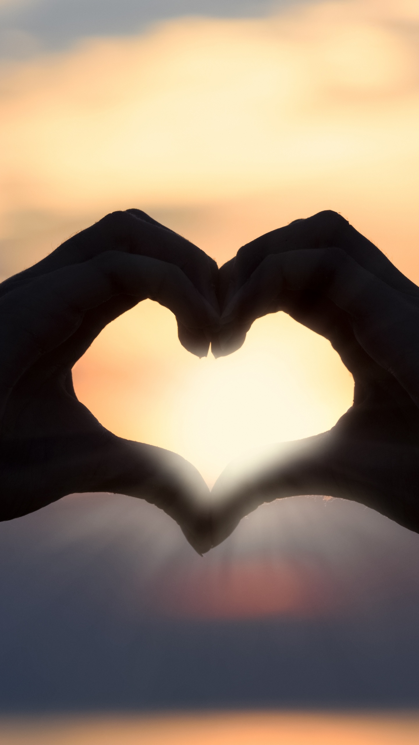 Обои роман, любовь, сердце, облако, палец в разрешении 1440x2560