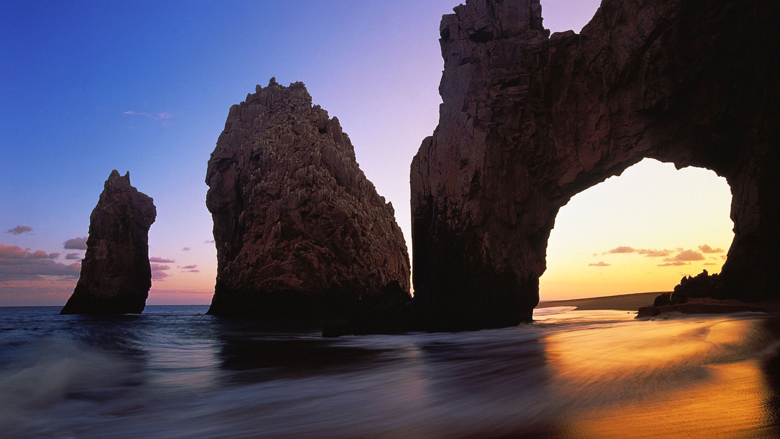 Обои рок, море, горизонт, побережье, прибежище в разрешении 2560x1440