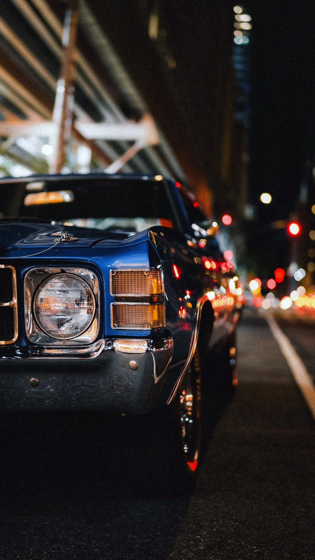 Обои ночь, легковые автомобили, шина, колесо, автомобильное освещение в разрешении 1080x1920