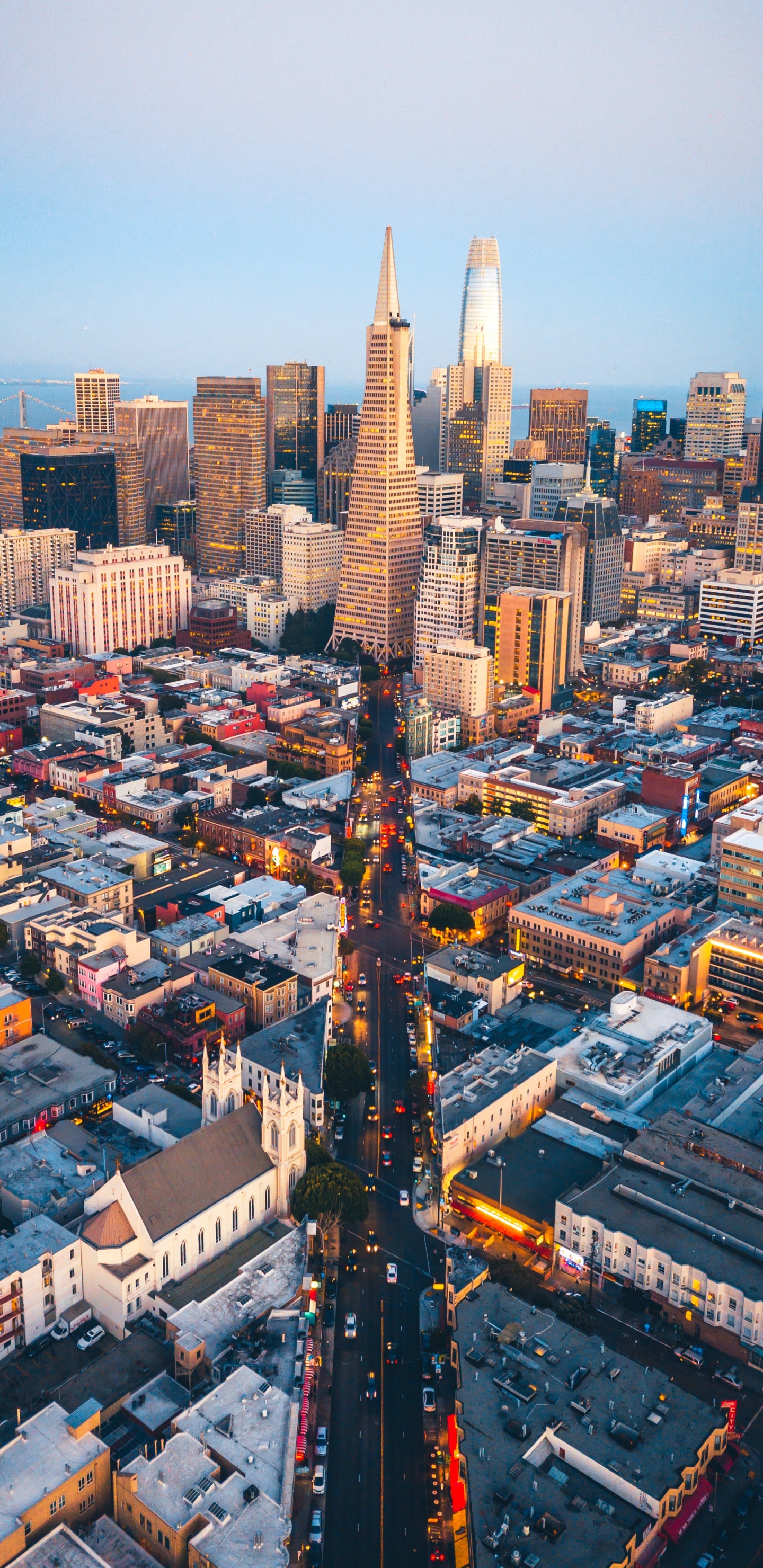 Обои городской пейзаж, городской район, город, метрополия, небоскреб в разрешении 1440x2960