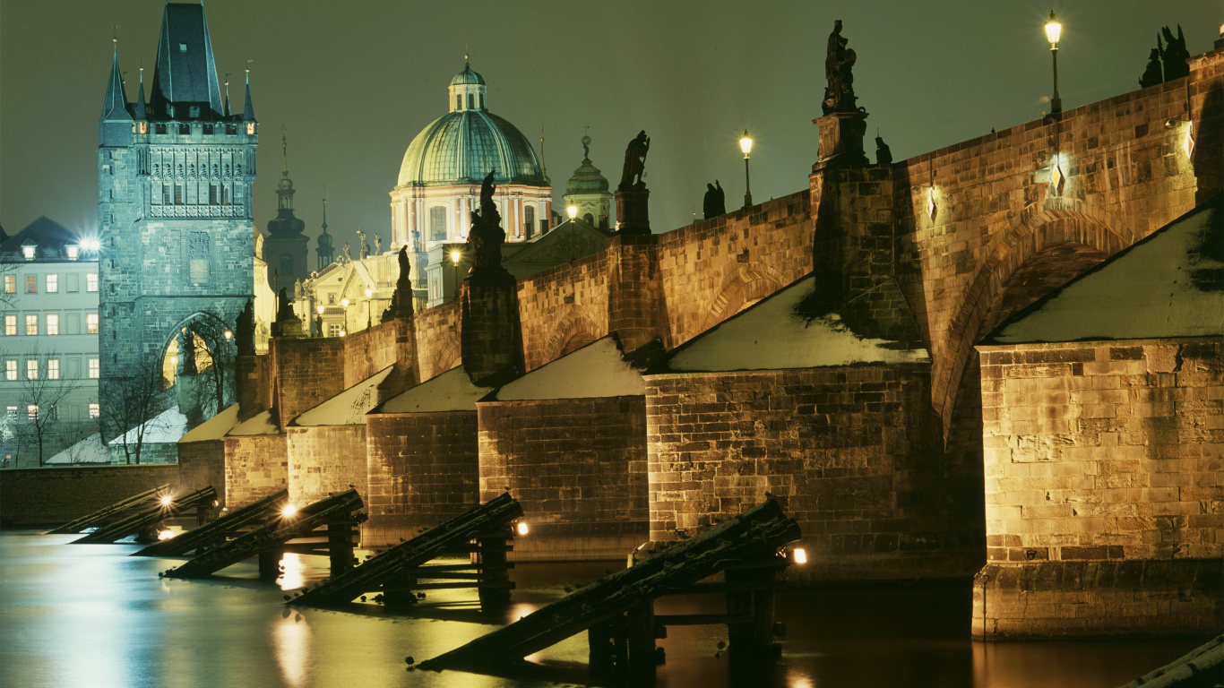 Обои Карлов мост, Влтава, вода, ночь, отражение в разрешении 1366x768