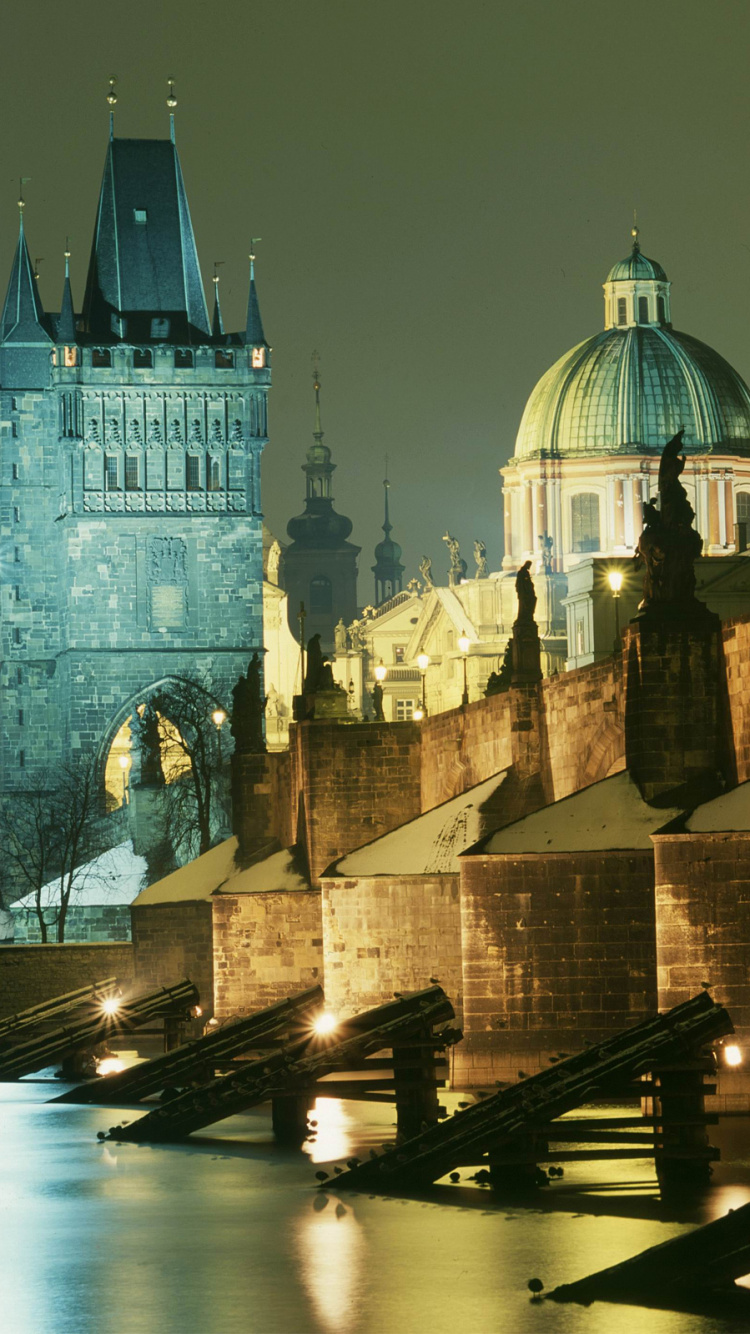 Обои Карлов мост, Влтава, вода, ночь, отражение в разрешении 750x1334