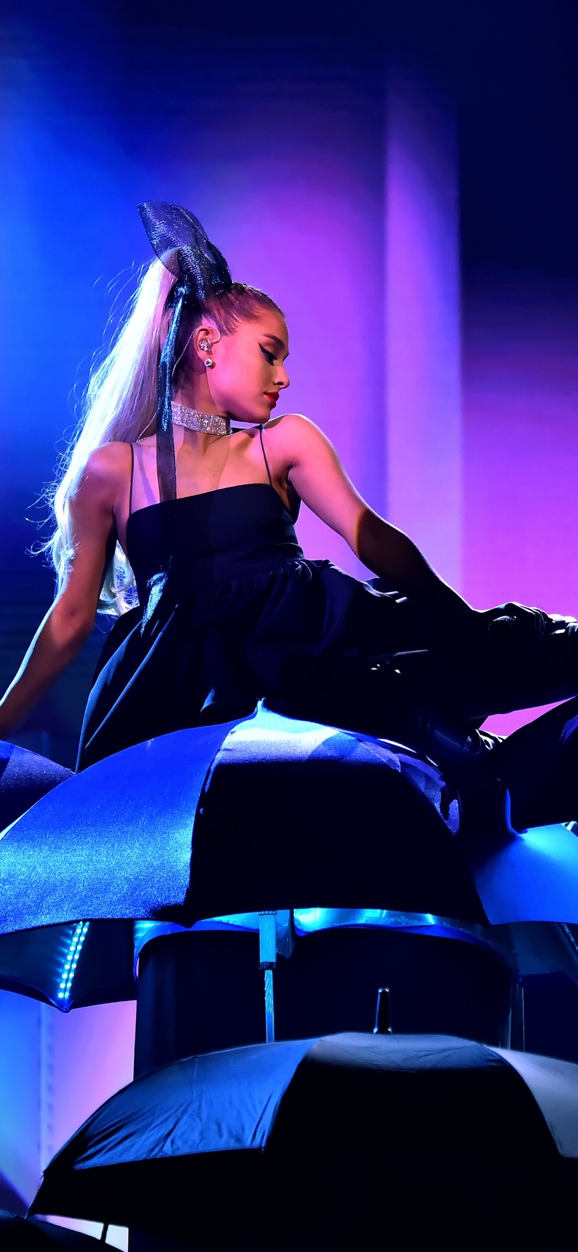 Обои 2018 Афиши Музыкальных Наград, Представление, развлечение, театральное искусство, пурпур в разрешении 1125x2436