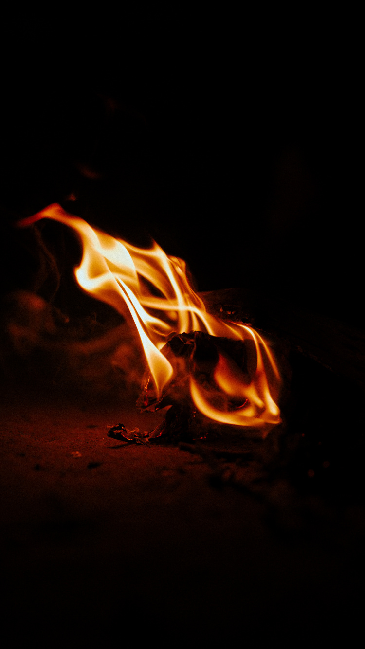 Обои пламя, тепло, огонь, темнота, экспозиция в разрешении 750x1334