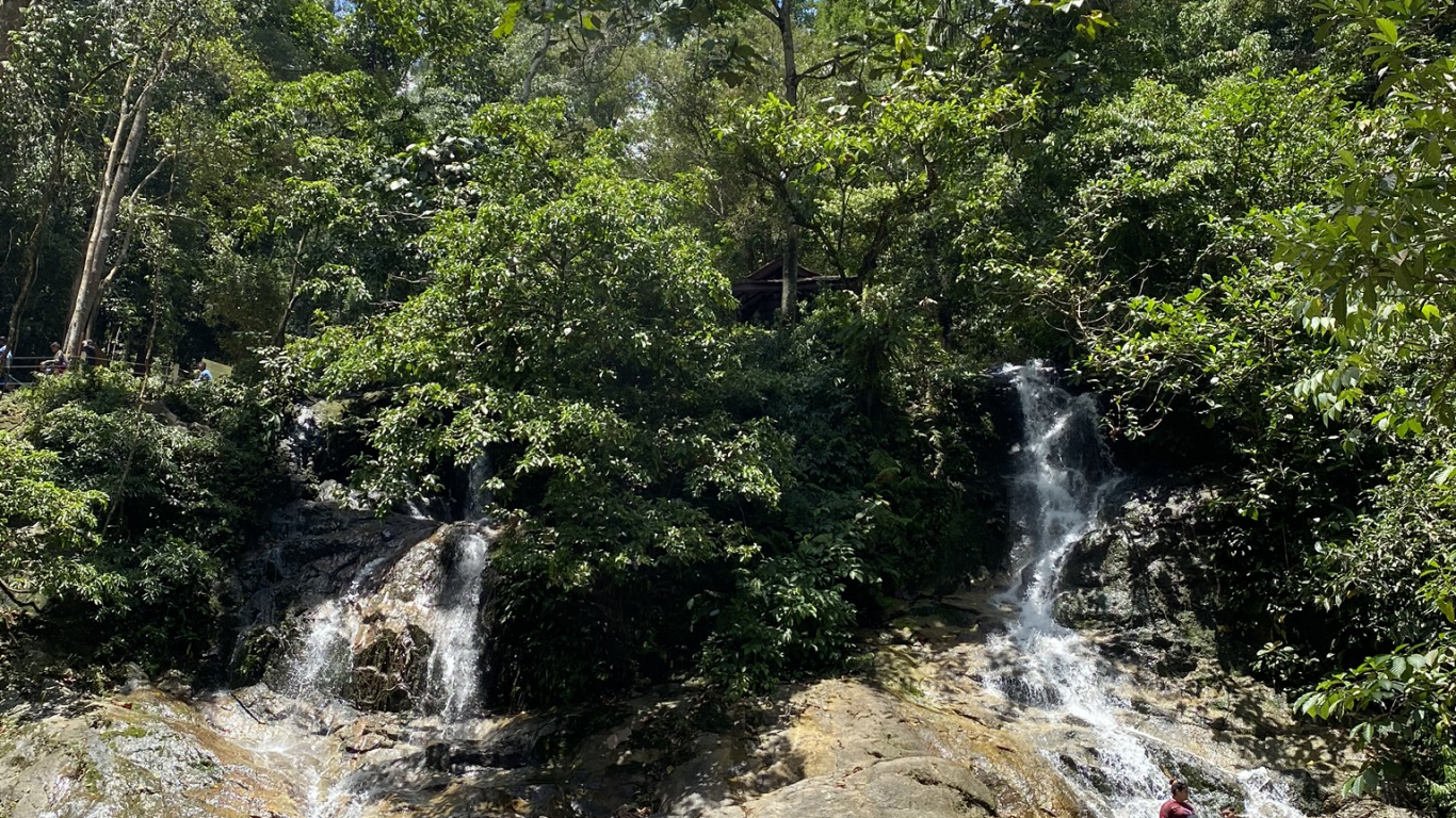 Обои водопад, природа, гидроресурсы, природный ландшафт, поток в разрешении 1366x768