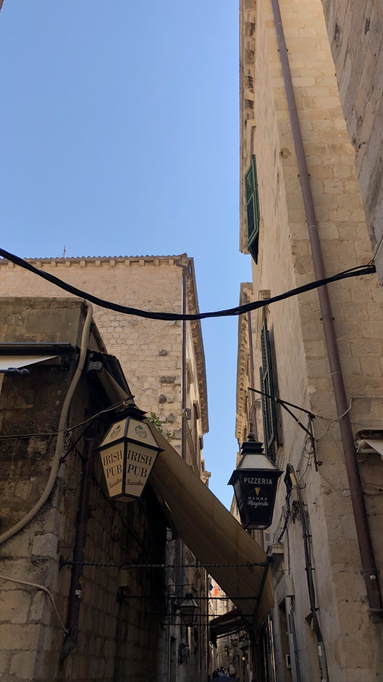 Обои стена, инфраструктура, соседство, городок, улица в разрешении 750x1334