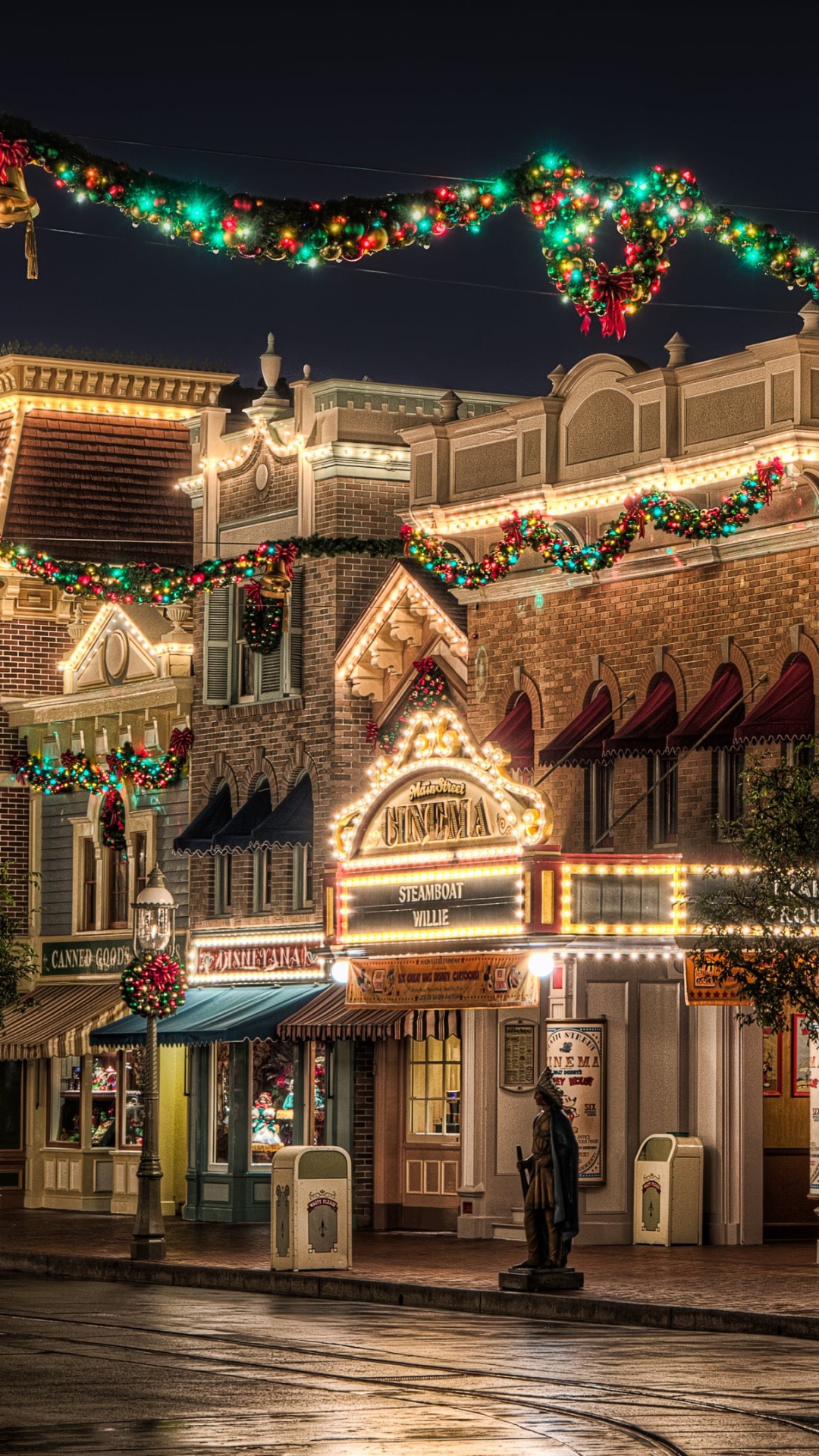 Обои Рождественские украшения, Рождество, Рождественские огни, дерево, городок в разрешении 1080x1920