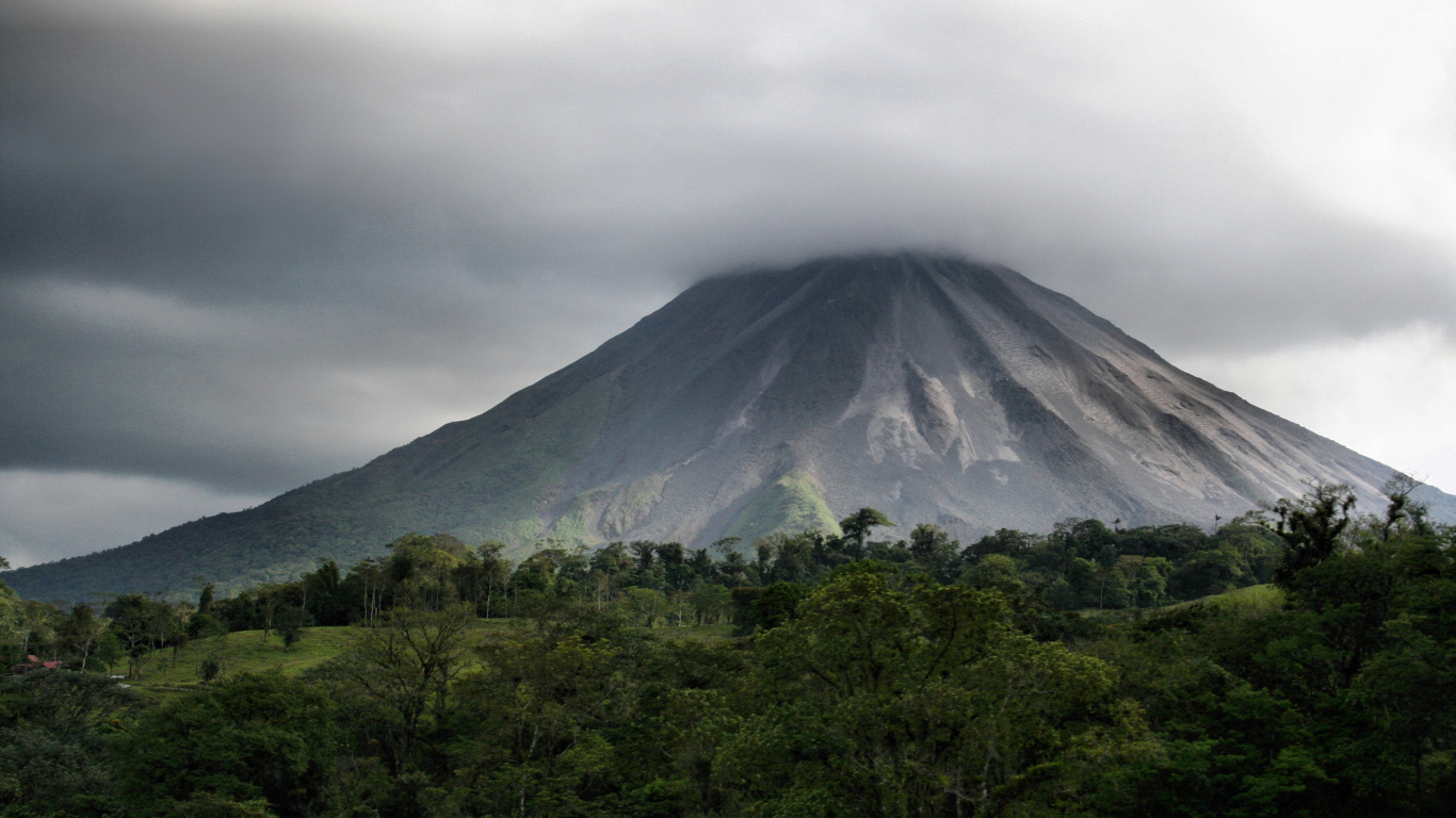 Обои нагорье, Вулкан Ареналь, вулкан, пейзажи гор, потухший вулкан в разрешении 1366x768