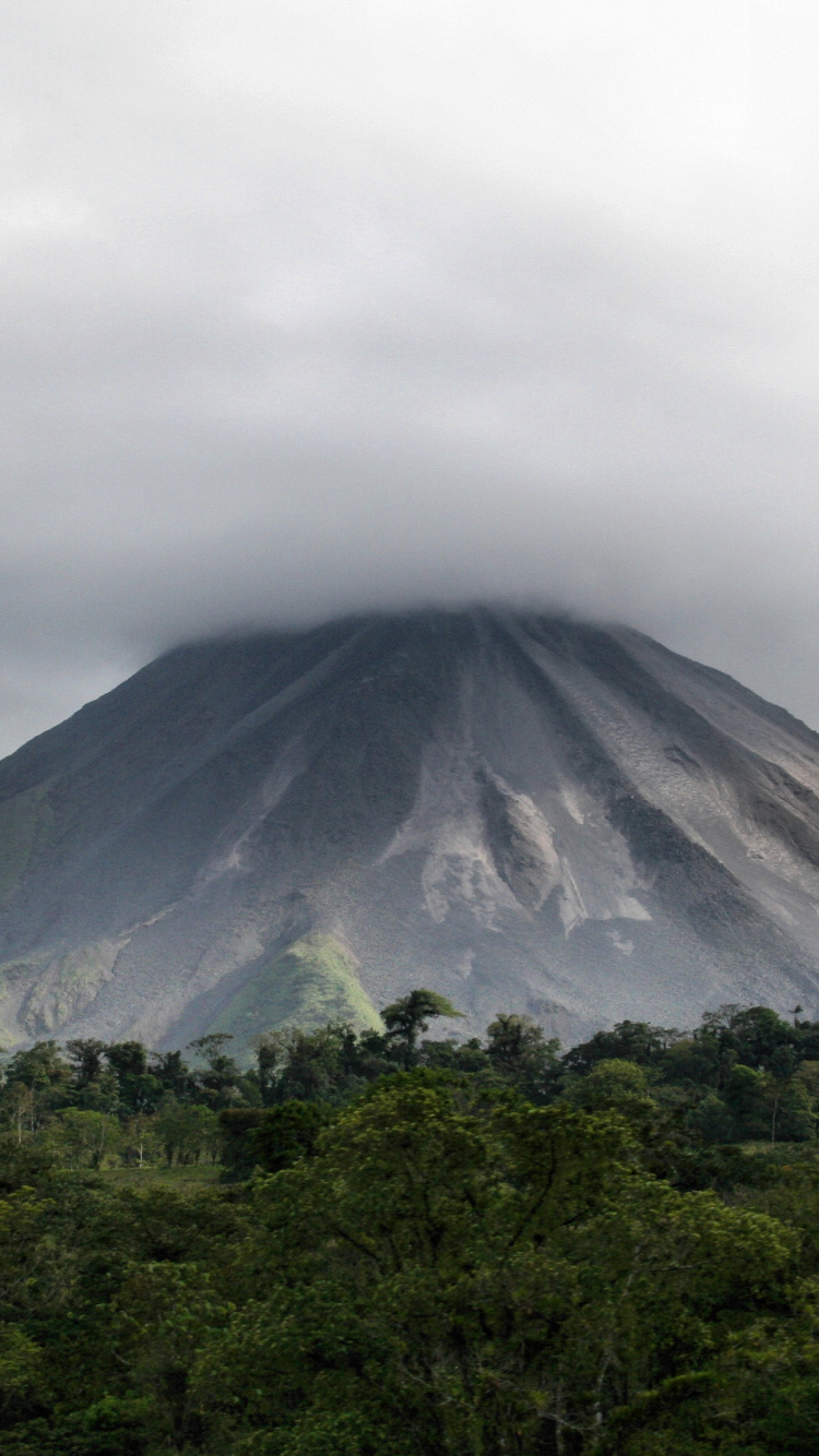Обои нагорье, Вулкан Ареналь, вулкан, пейзажи гор, потухший вулкан в разрешении 750x1334
