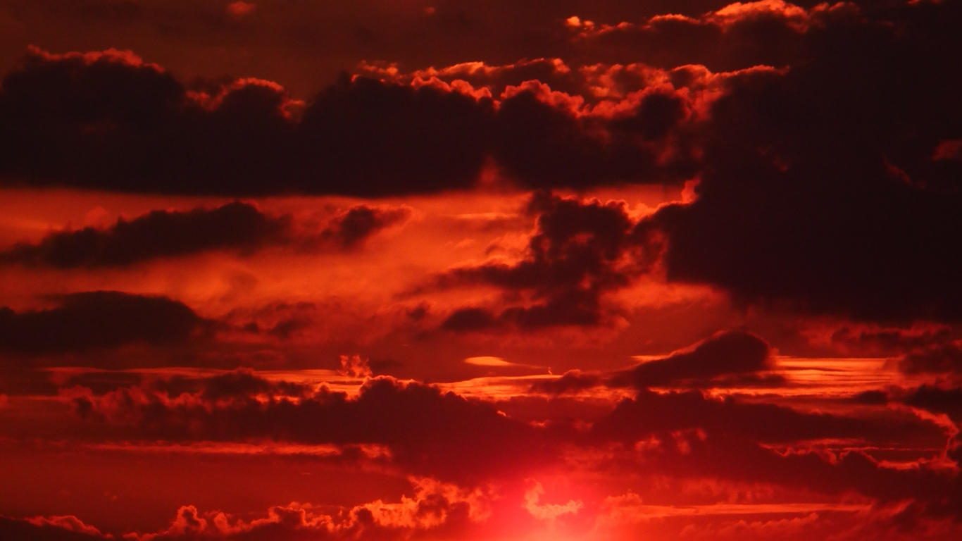 Обои красный цвет, горизонт, красный облачное небо, вечер, послесвечение в разрешении 1366x768