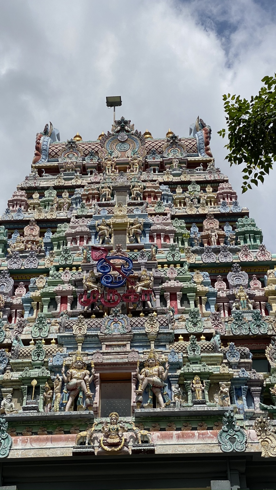 Обои Сингапур, Шри Тендаютхапани храм, облако, фасад, место поклонения в разрешении 1080x1920