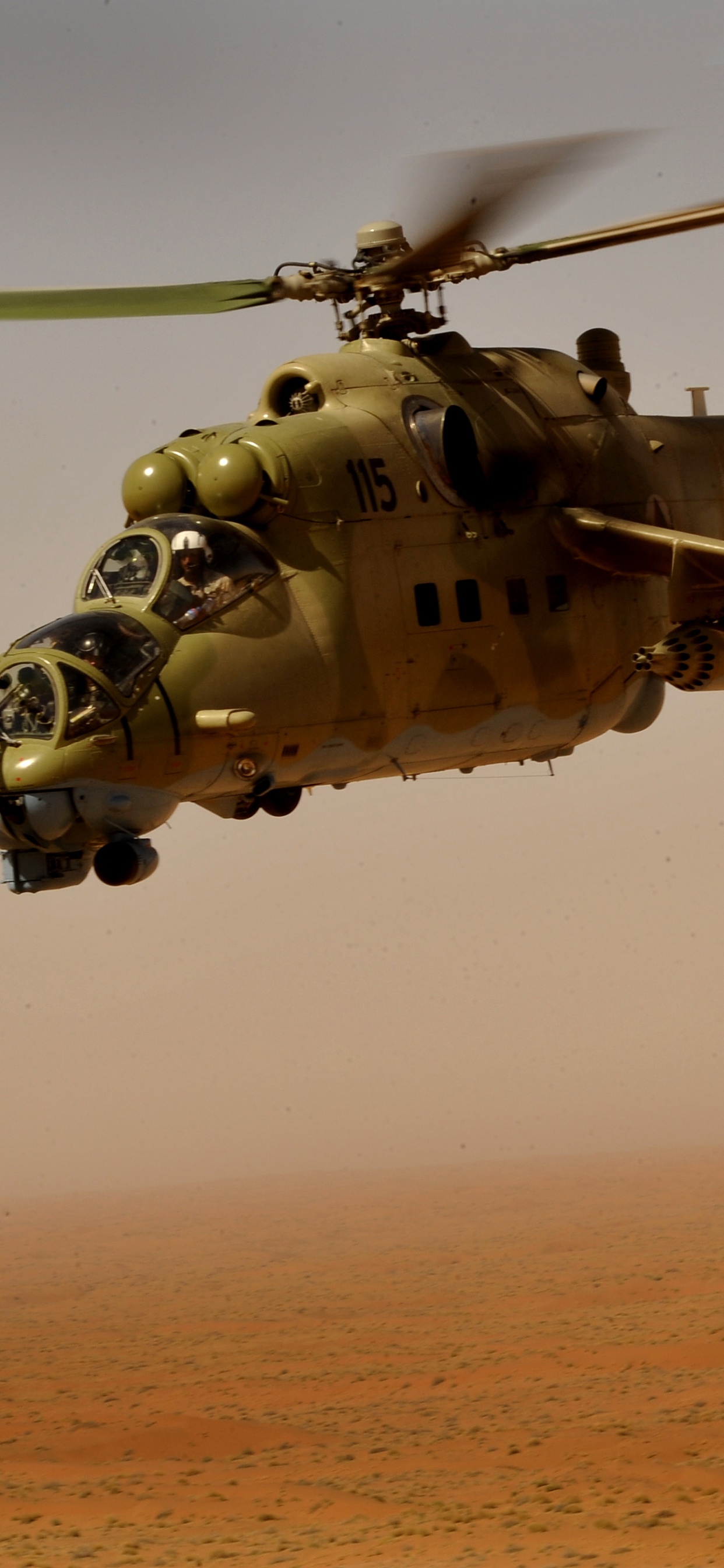 Обои ударный вертолет, вертолет, боевой вертолет, военный вертолет, винтокрылая машина в разрешении 1242x2688