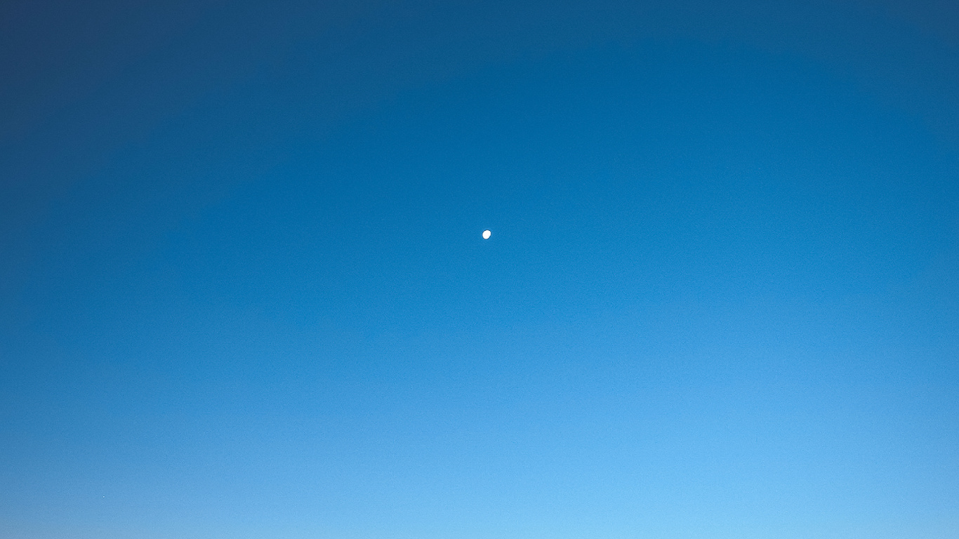 Обои горный портрет пейзаж, цветной, гора, атмосфера, природный ландшафт в разрешении 1366x768