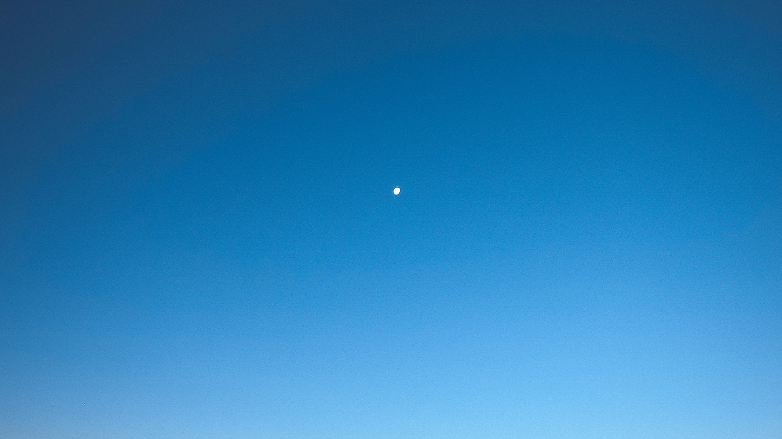 Обои горный портрет пейзаж, цветной, гора, атмосфера, природный ландшафт в разрешении 2560x1440