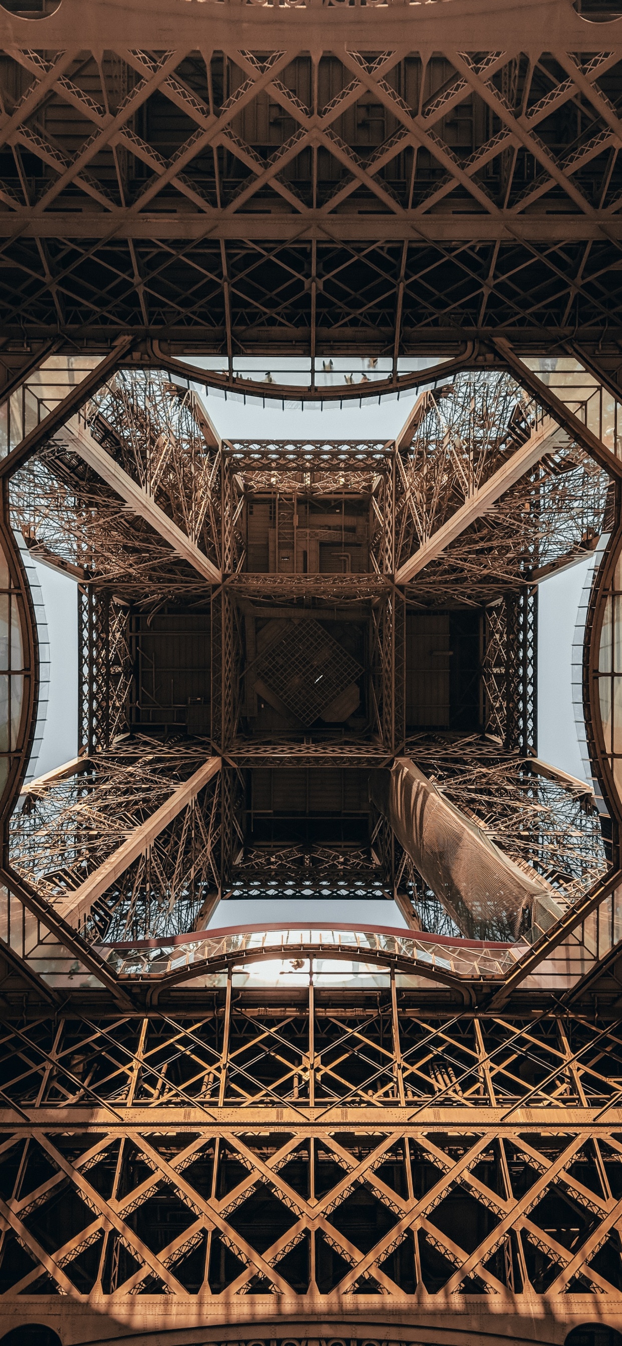 Обои Эйфелева башня, вышка, архитектура, симметрия, железо в разрешении 1242x2688