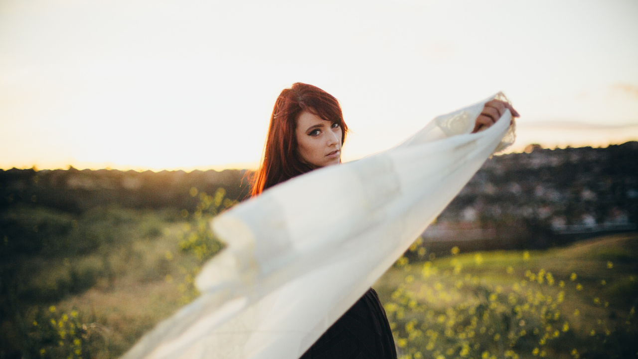 Обои песня, Люди в природе, белые, красота, желтый в разрешении 1280x720