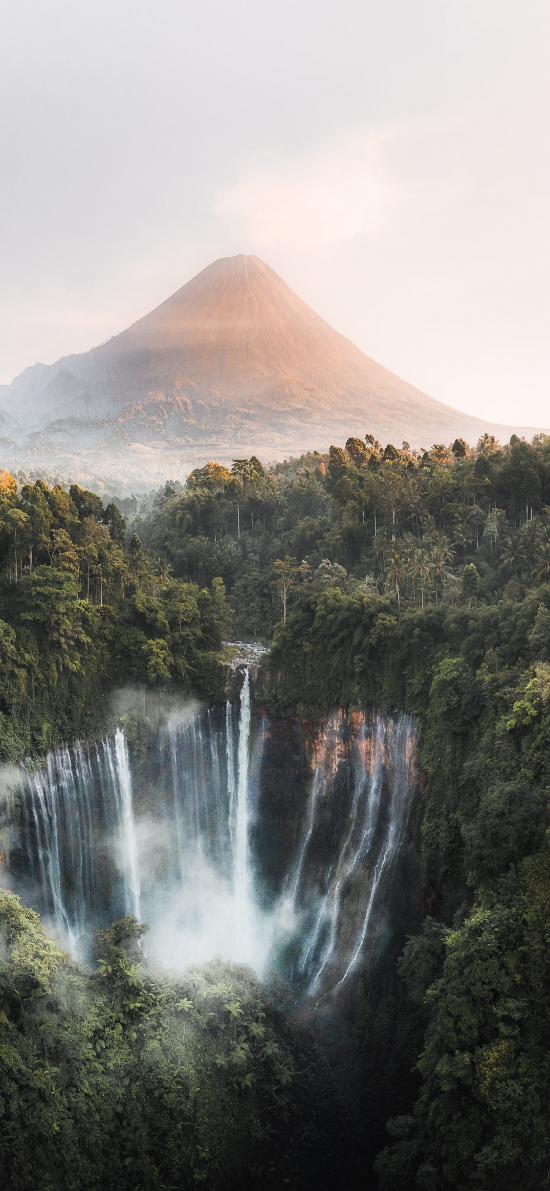 Обои тысяча водопадов, Ягирский водопад, водопад, путешествие, природа в разрешении 1125x2436