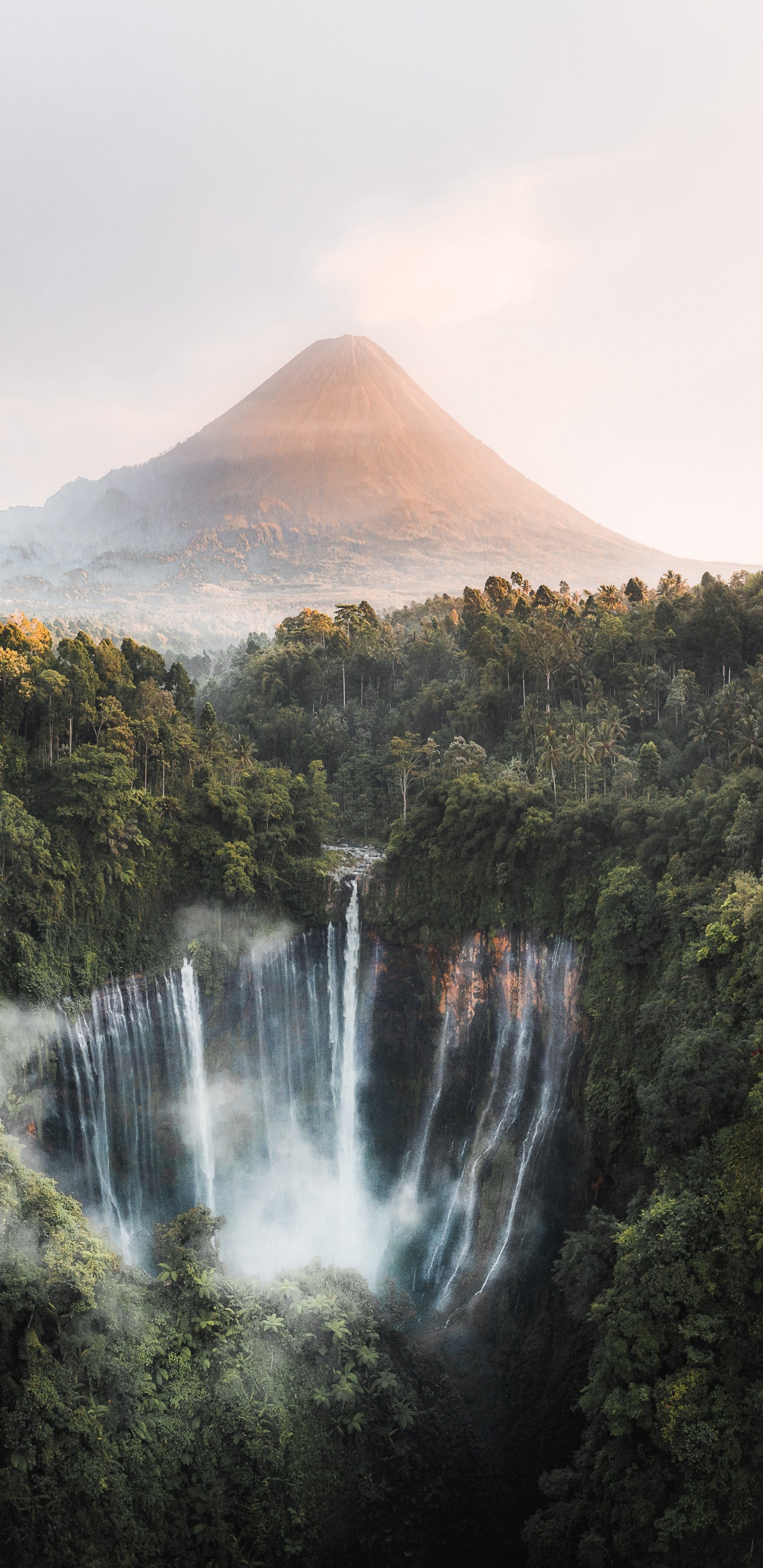 Обои тысяча водопадов, Ягирский водопад, водопад, путешествие, природа в разрешении 1440x2960