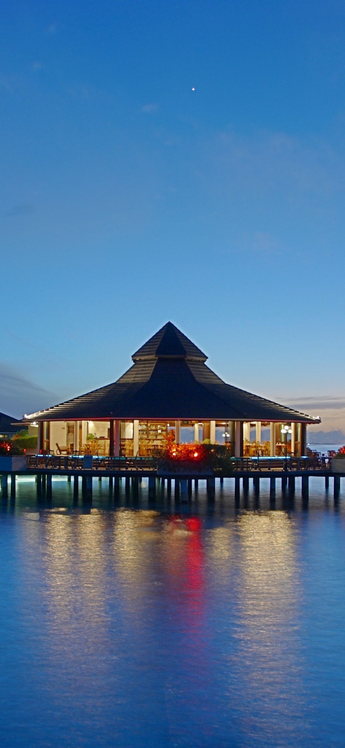 Обои Мальдивские острова, Солнце Остров-Курорт, Тза, прибежище, Остров в разрешении 1125x2436