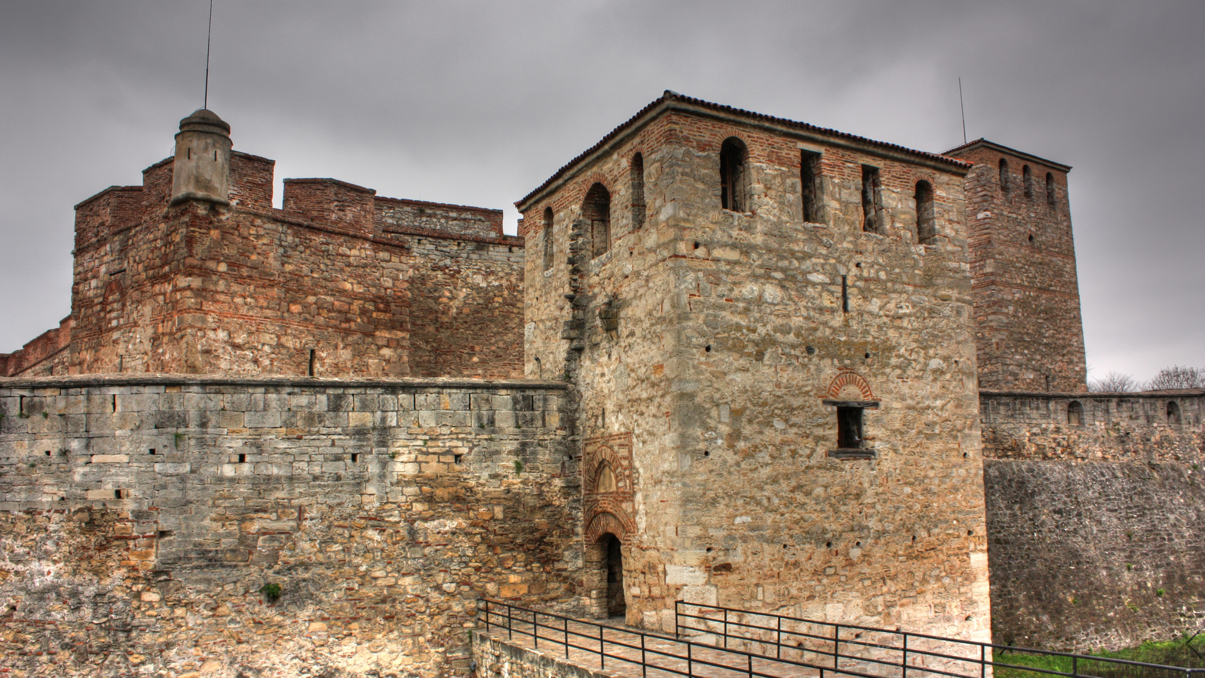 Обои Царевец, замок, фортификация, стена, развалины в разрешении 3840x2160