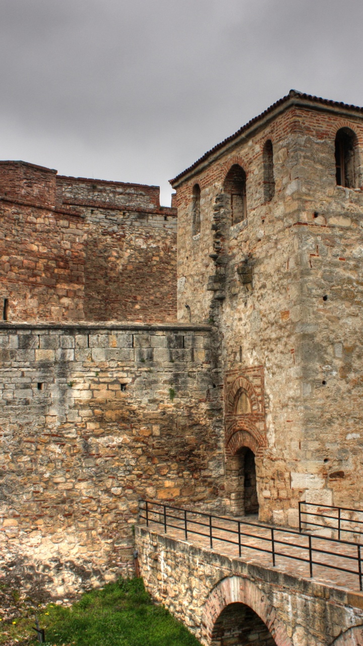 Обои Царевец, замок, фортификация, стена, развалины в разрешении 720x1280