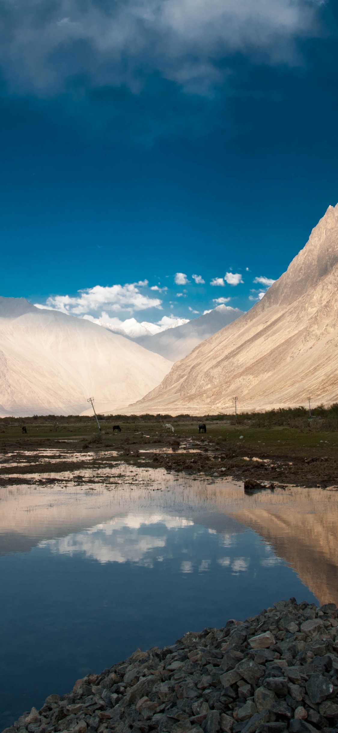 Обои Пангонг ЦО, Реки Shyok, Turtuk, горный рельеф, гора в разрешении 1125x2436
