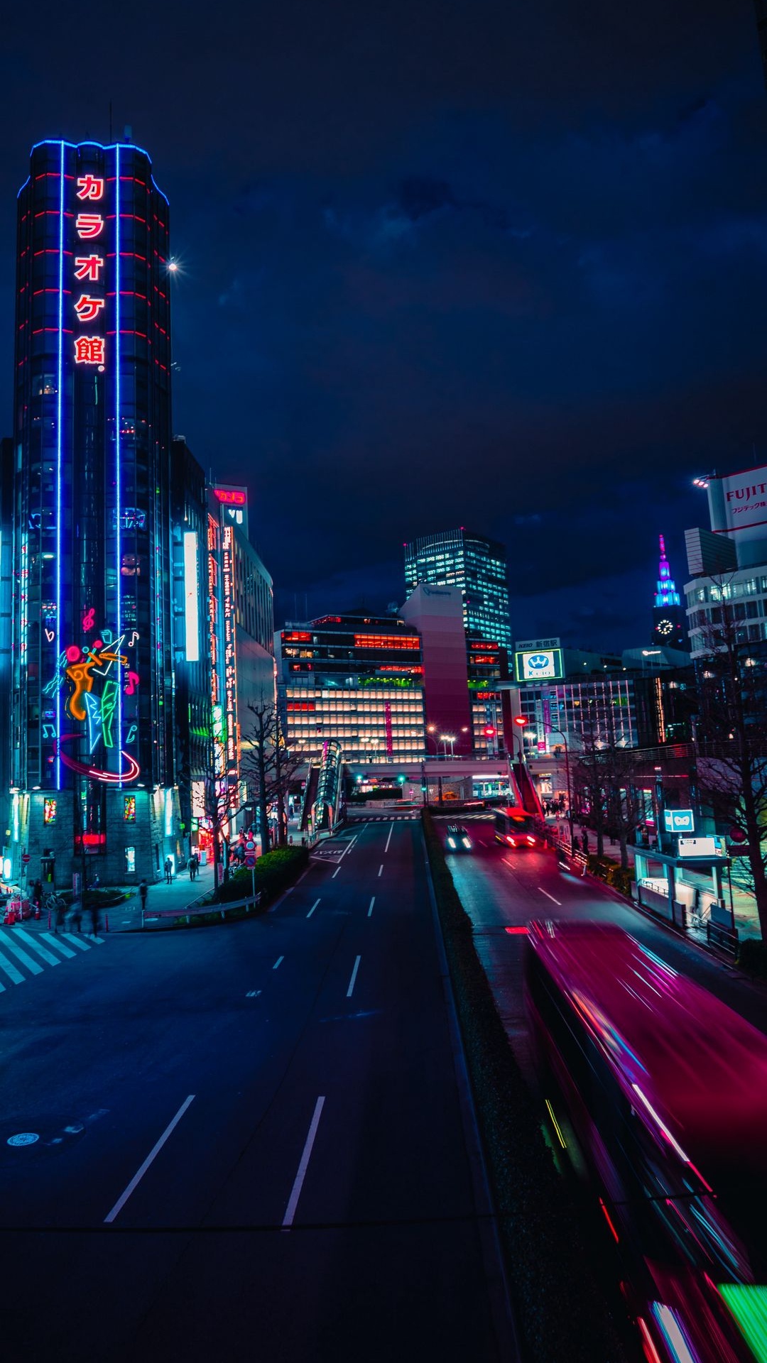 Обои ночь, уличный фонарь, здание, небоскреб, свет в разрешении 1080x1920