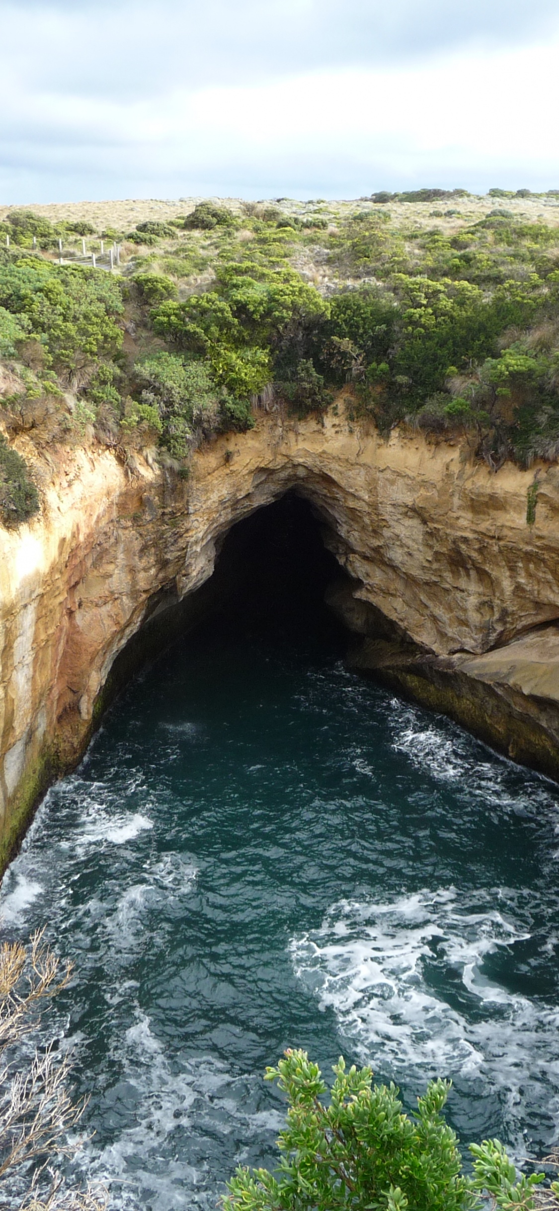 Обои великая океанская дорога, естественная арка, обрыв, природный заповедник, природа в разрешении 1125x2436