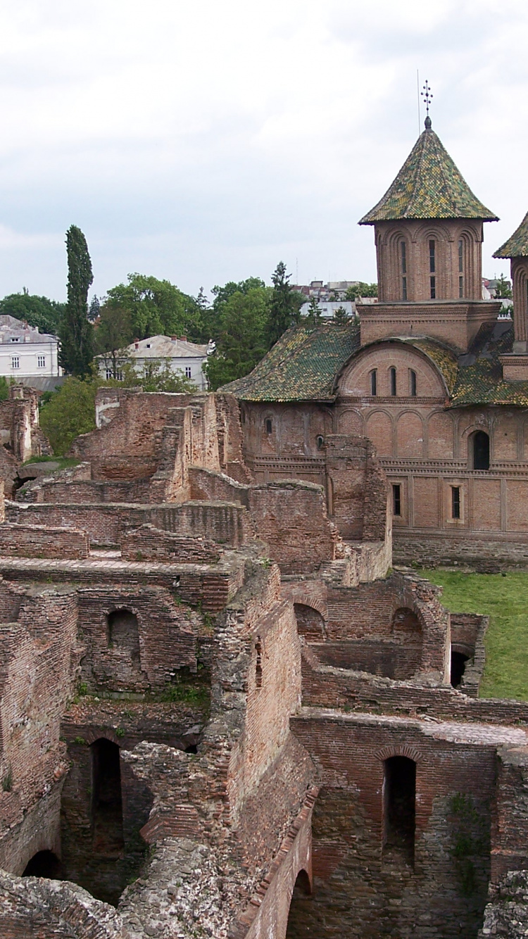 Обои trgovite королевского двора, историческое место, развалины, средневековая архитектура, здание в разрешении 750x1334