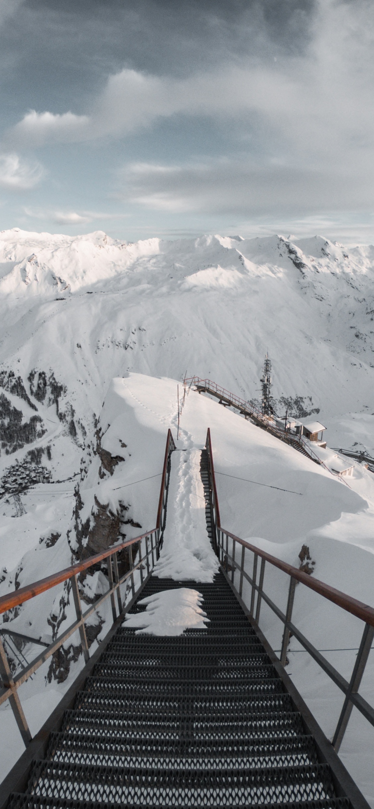 Обои снег, горный рельеф, гора, горный хребет, зима в разрешении 1242x2688