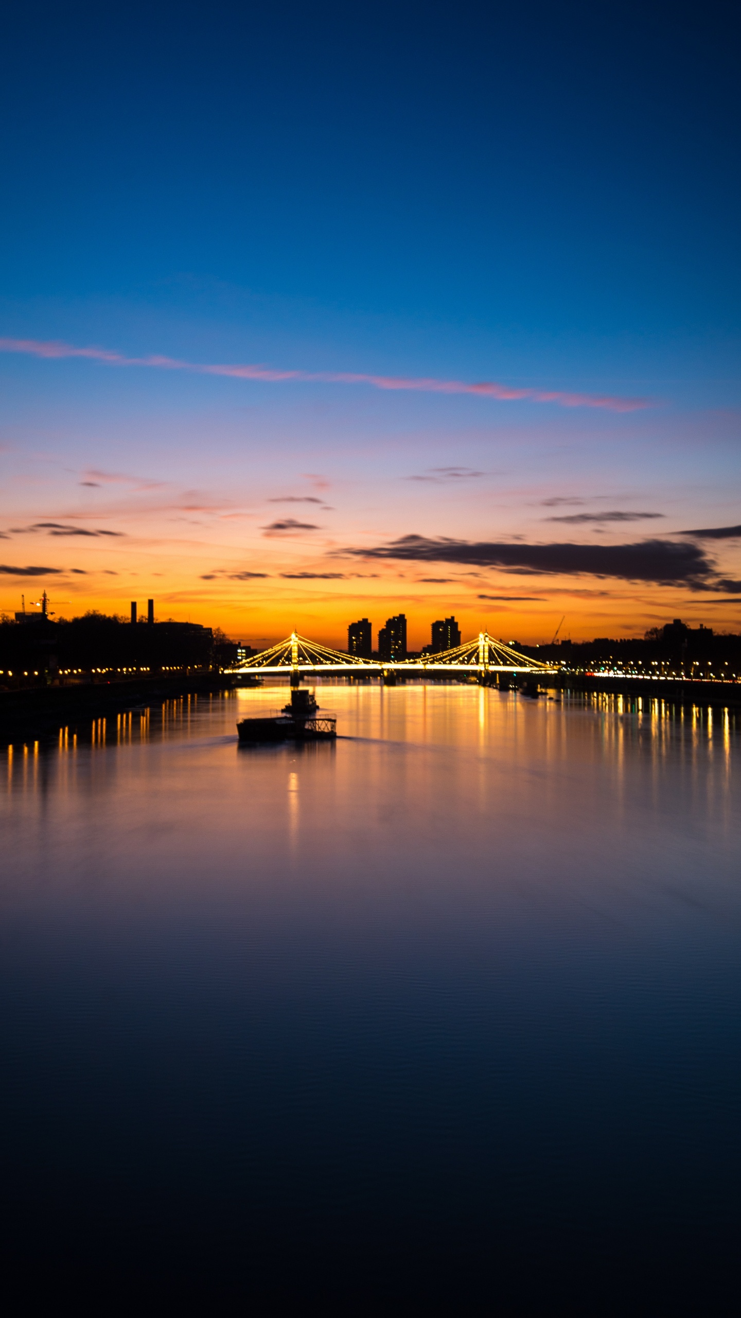 Обои Лондон, отражение, вода, горизонт, природа в разрешении 1440x2560