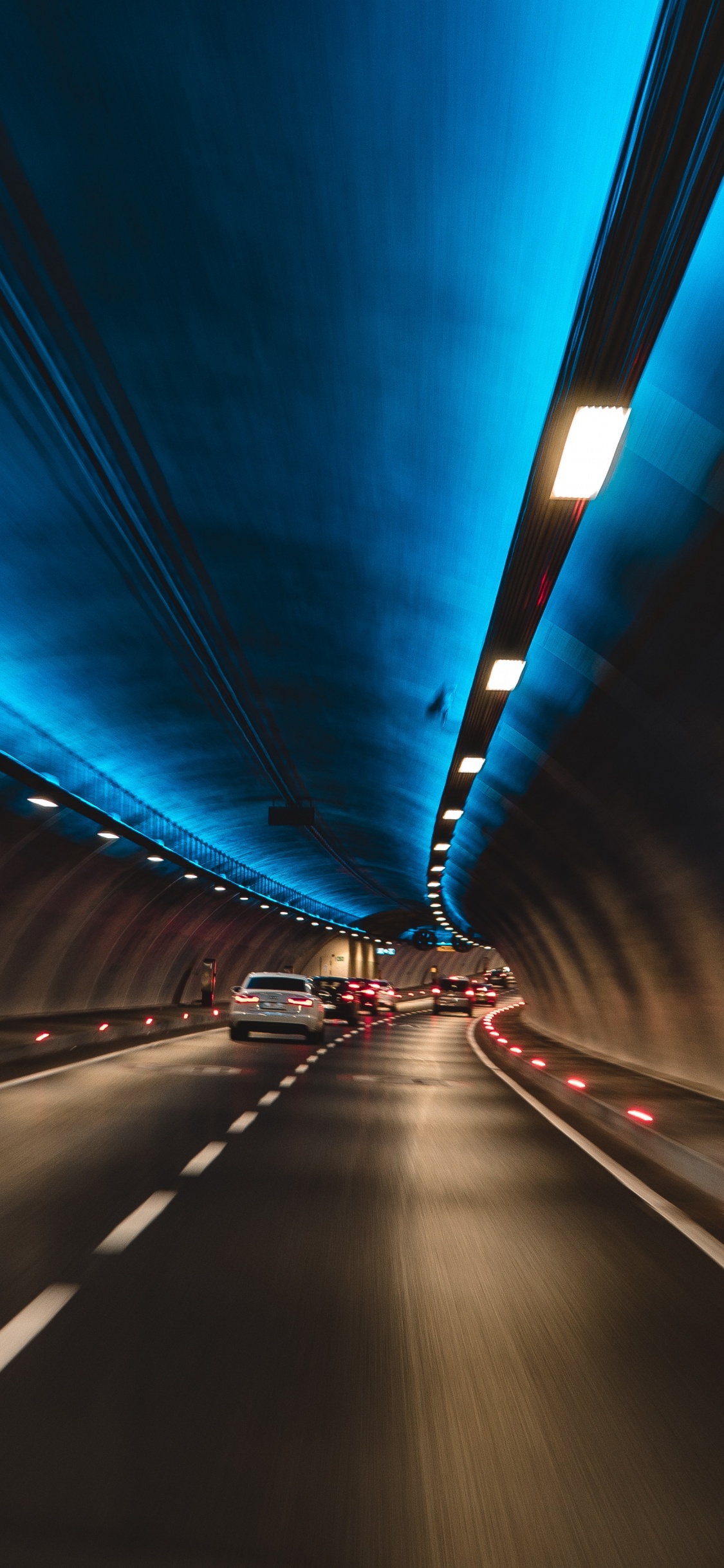 Обои туннель, синий, дорога, магистраль, автострада в разрешении 1125x2436