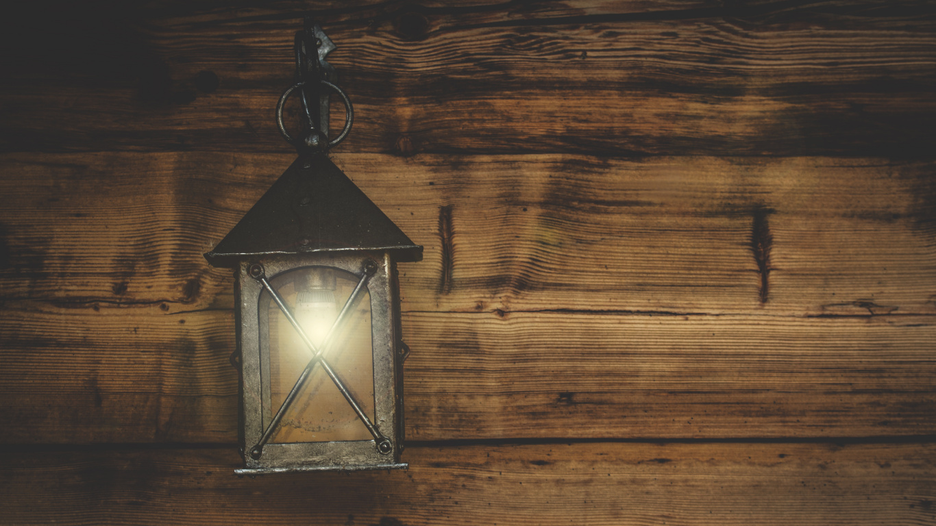 Обои фонарь, освещение, свет, древесина, Лампа накаливания в разрешении 1366x768