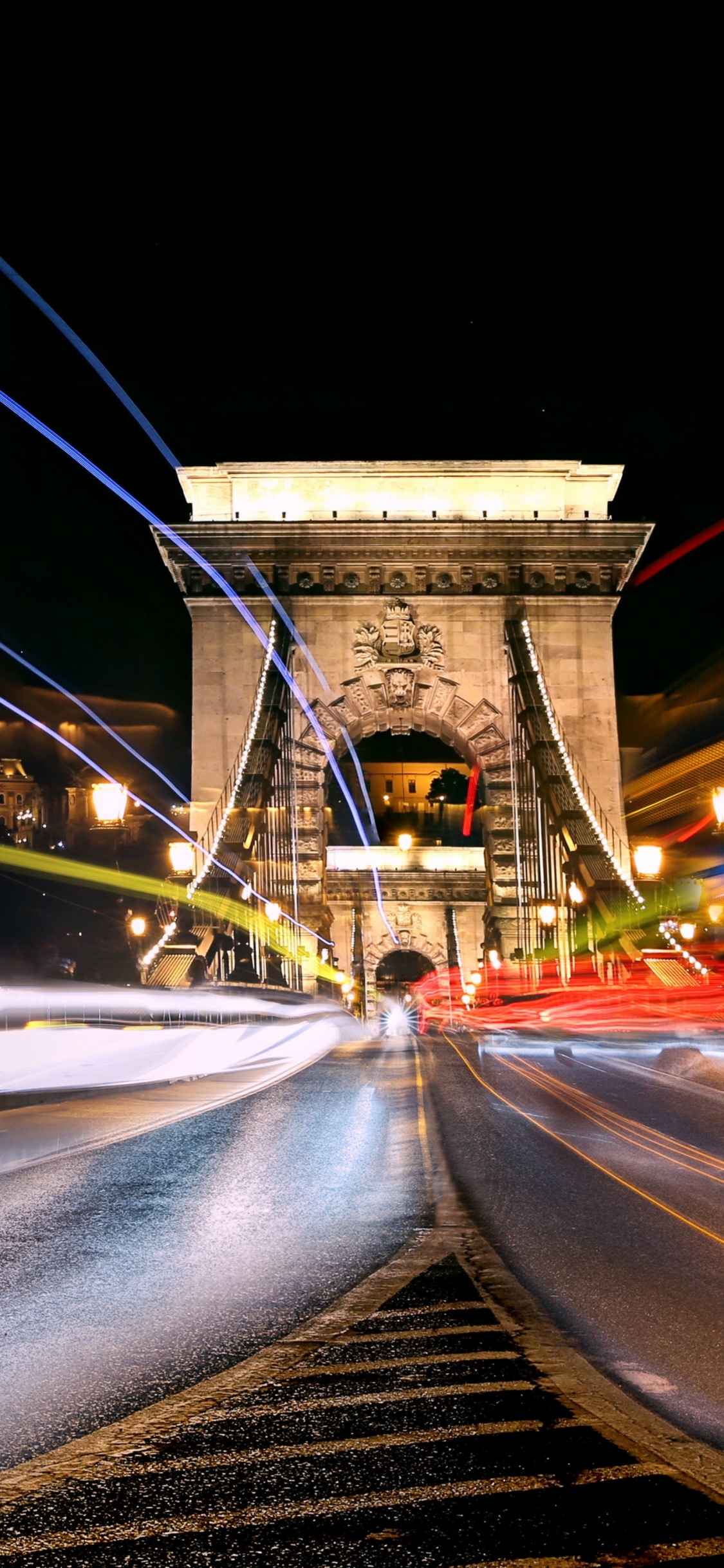 Обои Будапешт, автомобильное освещение, инфраструктура, дорожное покрытие, электричество в разрешении 1125x2436