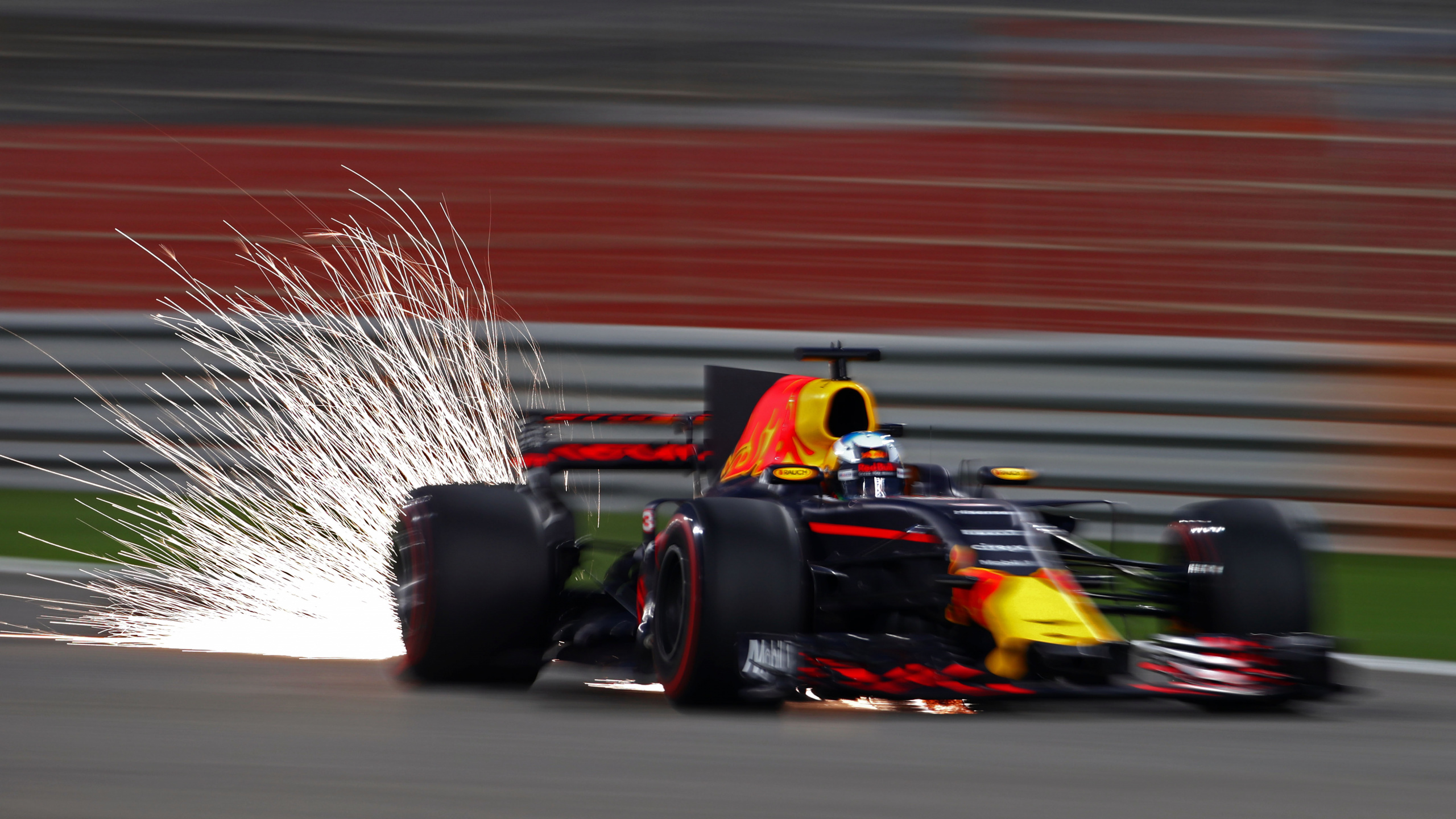 Обои Ред Булл, автогонки, формула один, формула один автомобиль, гоночный автомобиль в разрешении 2560x1440