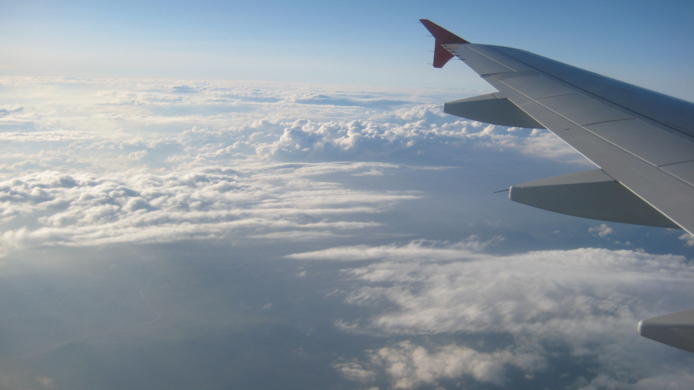 Обои самолет, авиакомпания, воздушное путешествие, авиация, облако в разрешении 1366x768